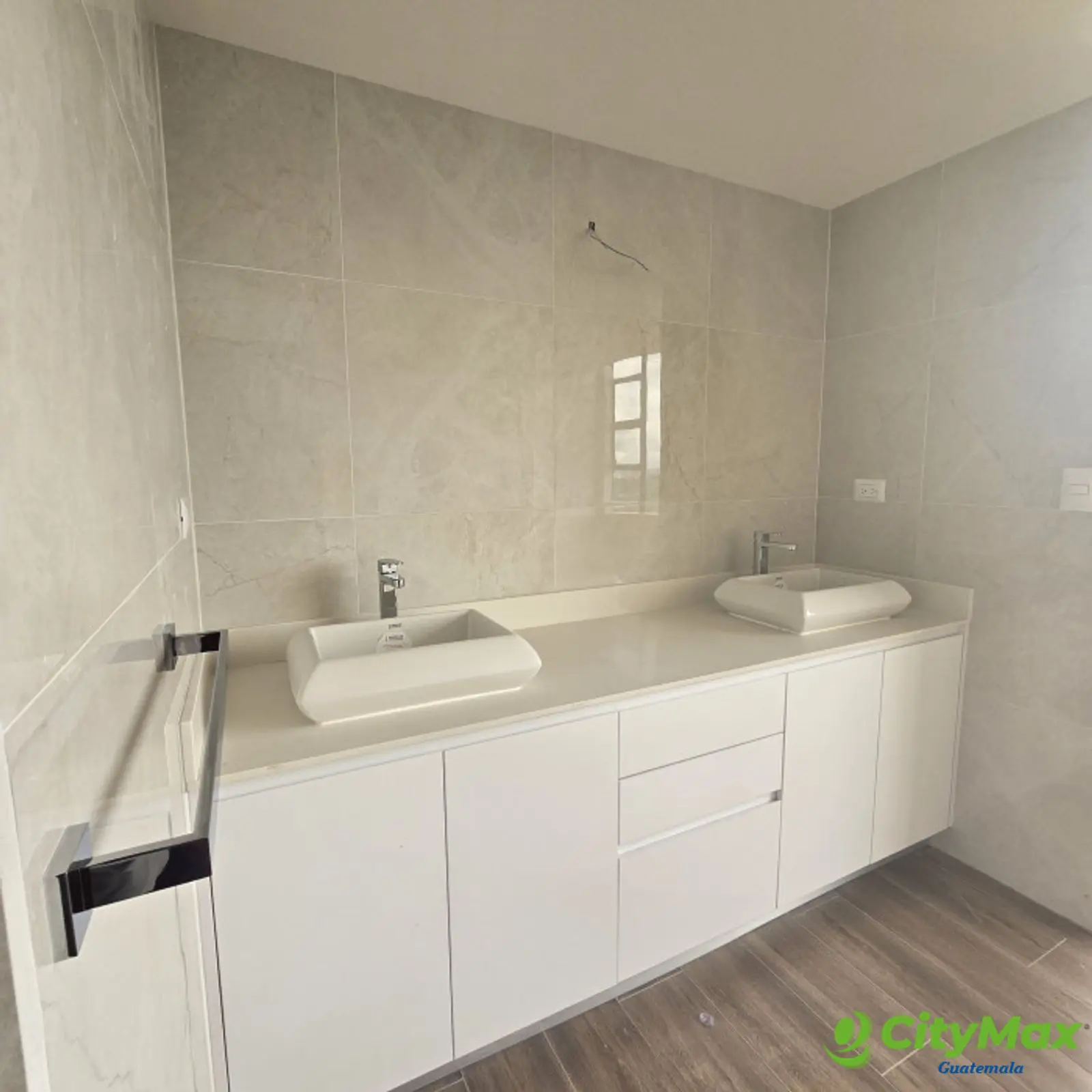 En Venta Apartamento en Zona 10 REMODELADO  - foto 12