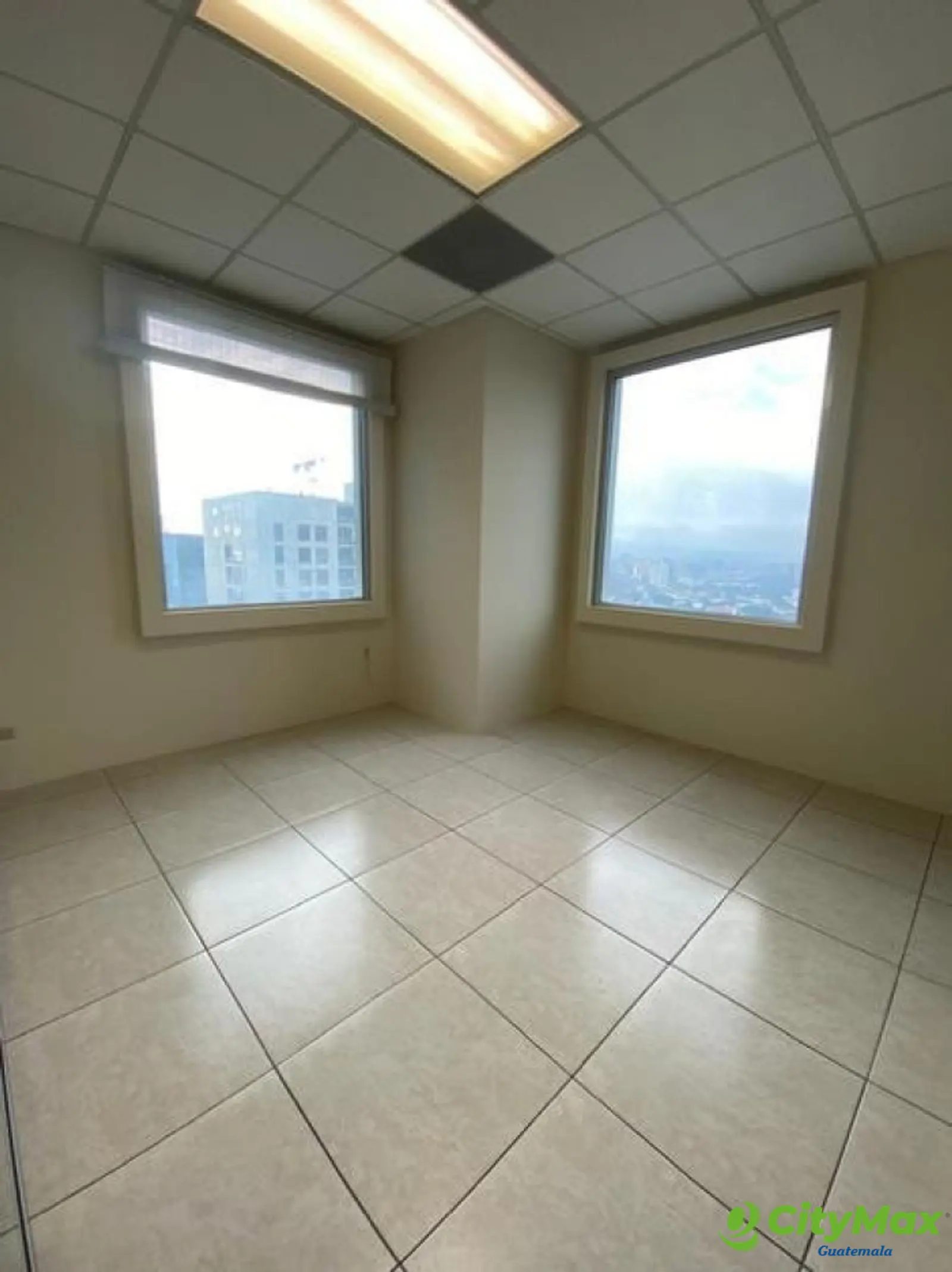 Oficina en Renta o Venta en Zona Pradera Zona 10 - foto 3