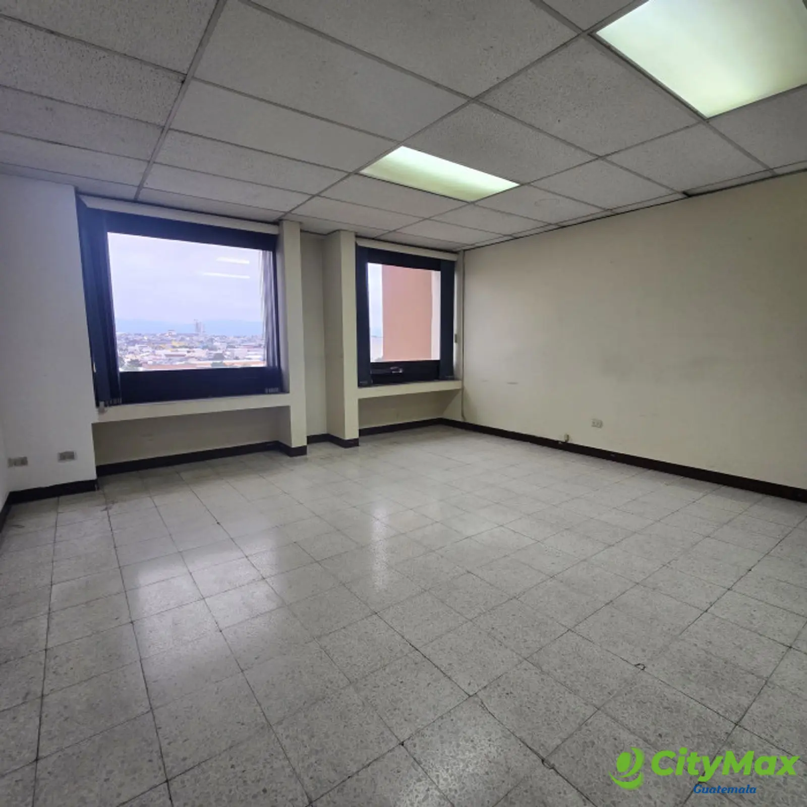 Oficina de 100m2 en renta en la zona 9 Guatemala - foto 5