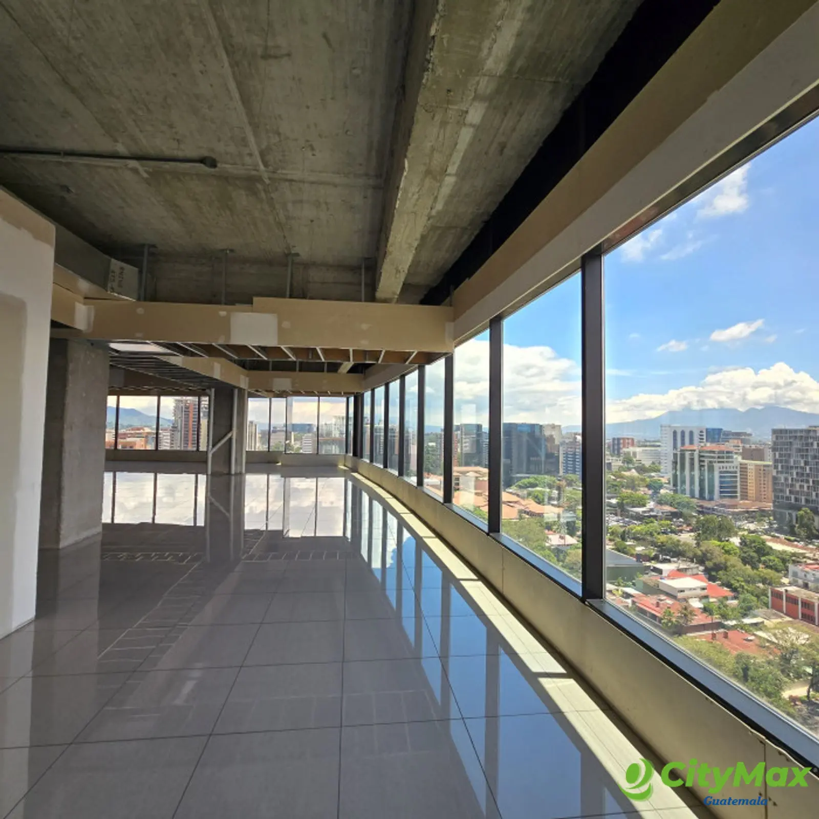 En venta oficinas en la Zona 10 Interamericas - foto 4