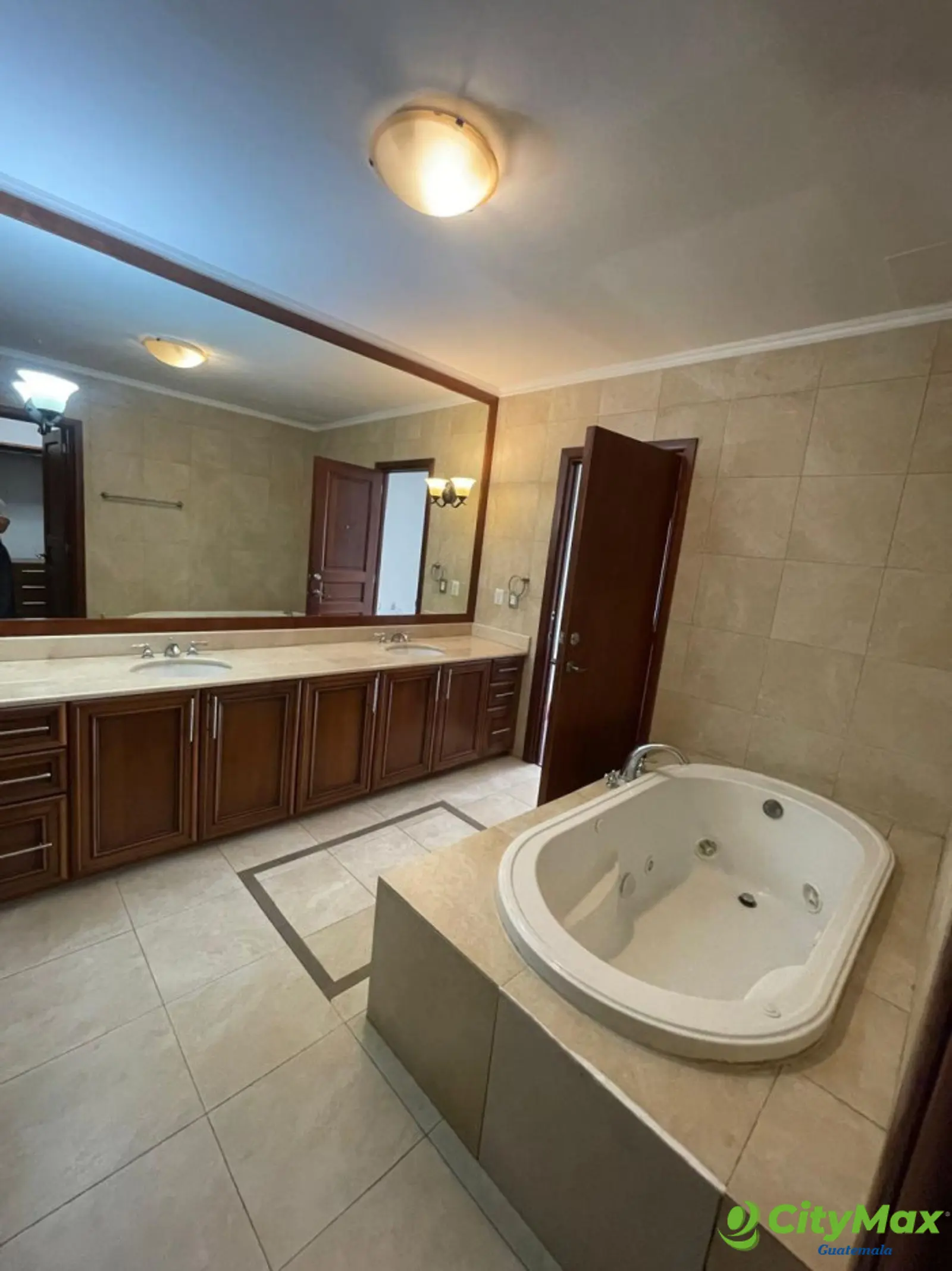 En Renta Apartamento en Tadeus Zona 14 - foto 7