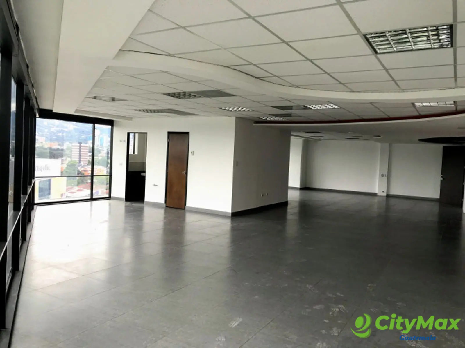Oficina en renta o venta en zona 10 Guatemala - foto 2