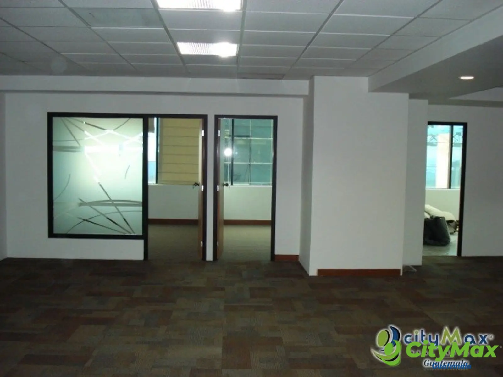 Oficina en alquiler con 255m2 en Zona 14 Europlaza - foto 5