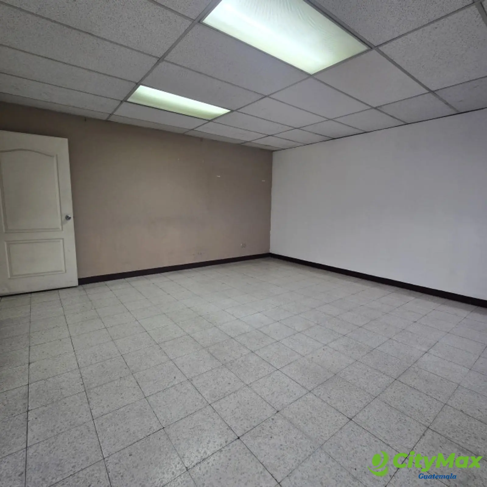 Oficina de 100m2 en renta en la zona 9 Guatemala - foto 4