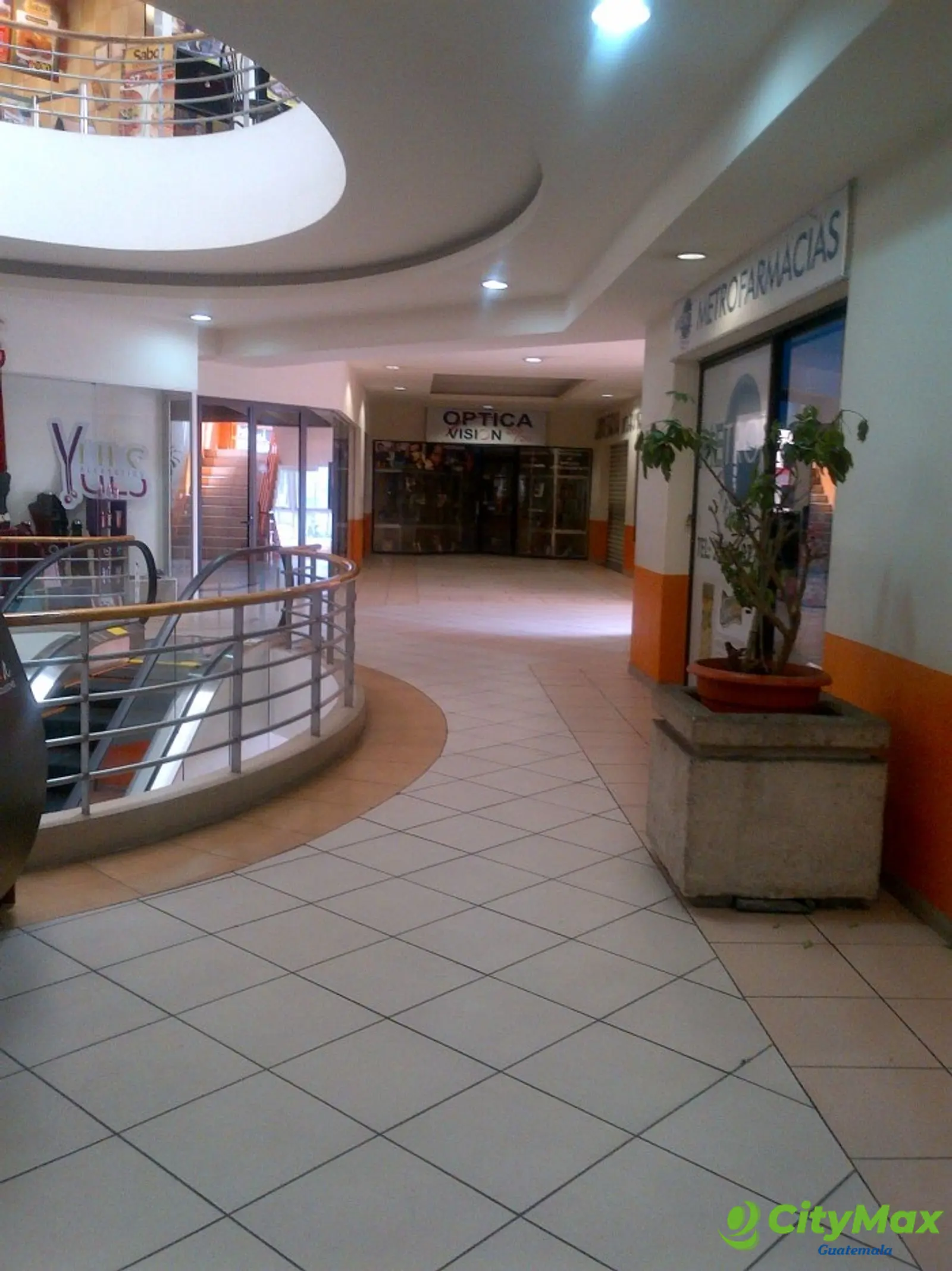 Local en renta en área de Food Court en zona 4  - foto 2