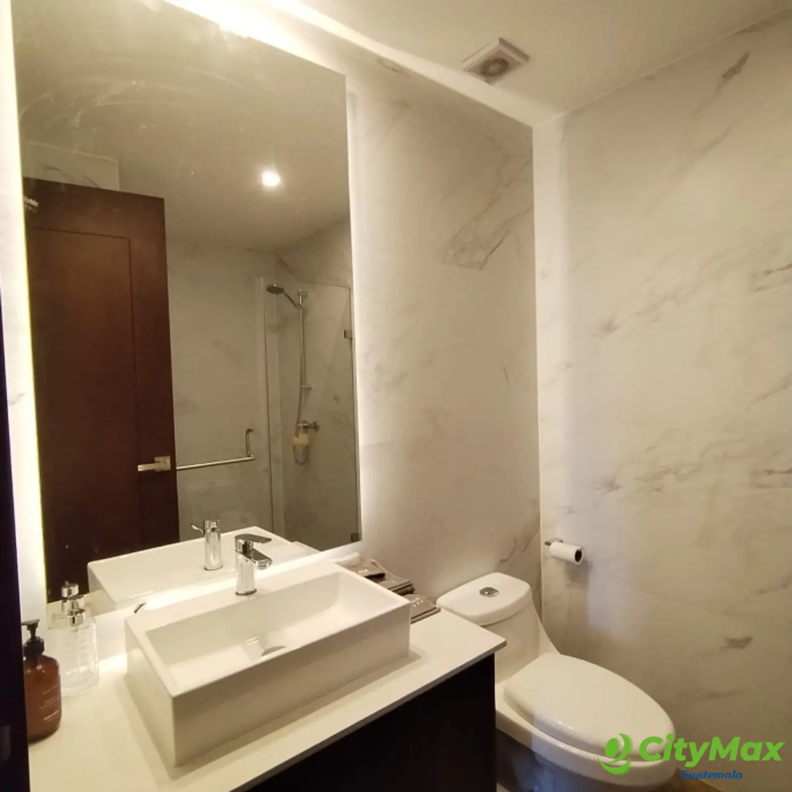 Apartamento Amueblado en Venta o Renta en la Zona 10 - foto 22