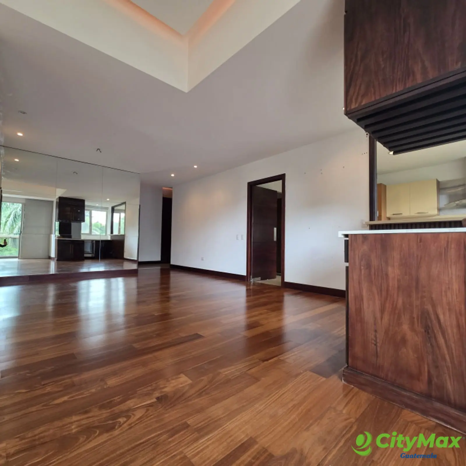 En Alquiler Apartamento en Tiffany Zona 14 - foto 6