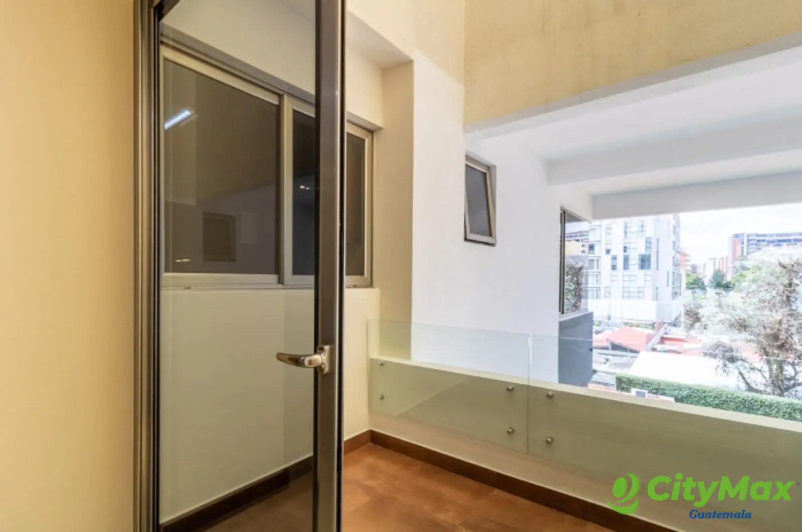 En Alquiler Apartamento amueblado en Zona 14 - foto 7