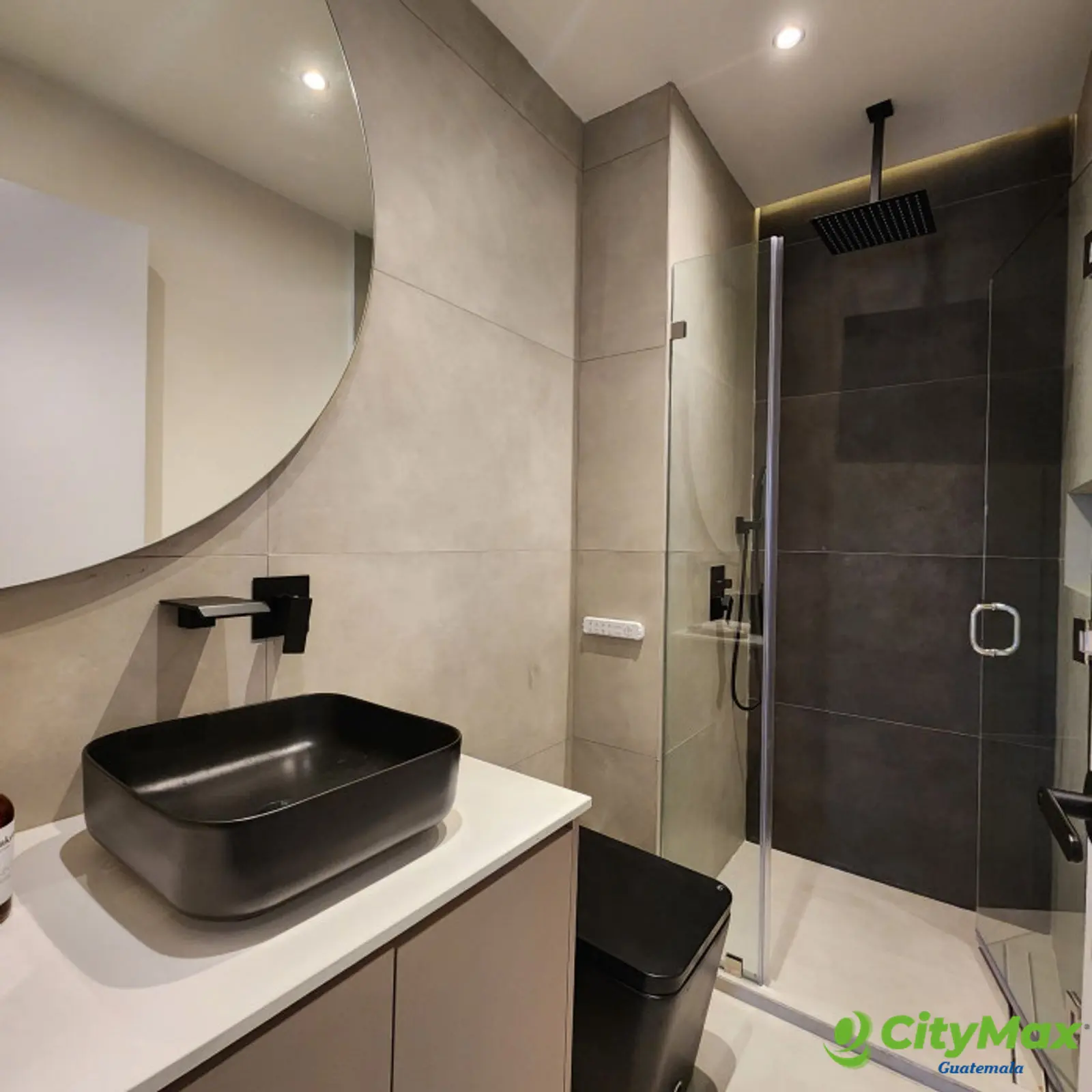 En venta Apartamento con Jardín en la Zona 15 en Planos - foto 7