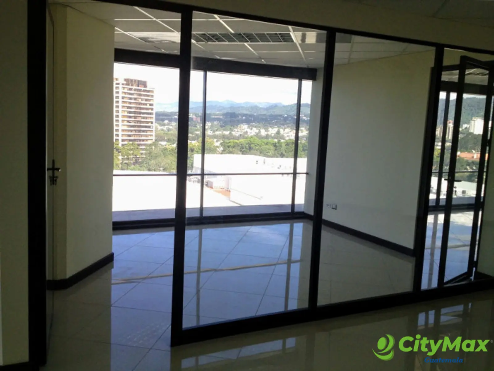 Oficina en venta inversion zona 10 Guatemala - foto 9