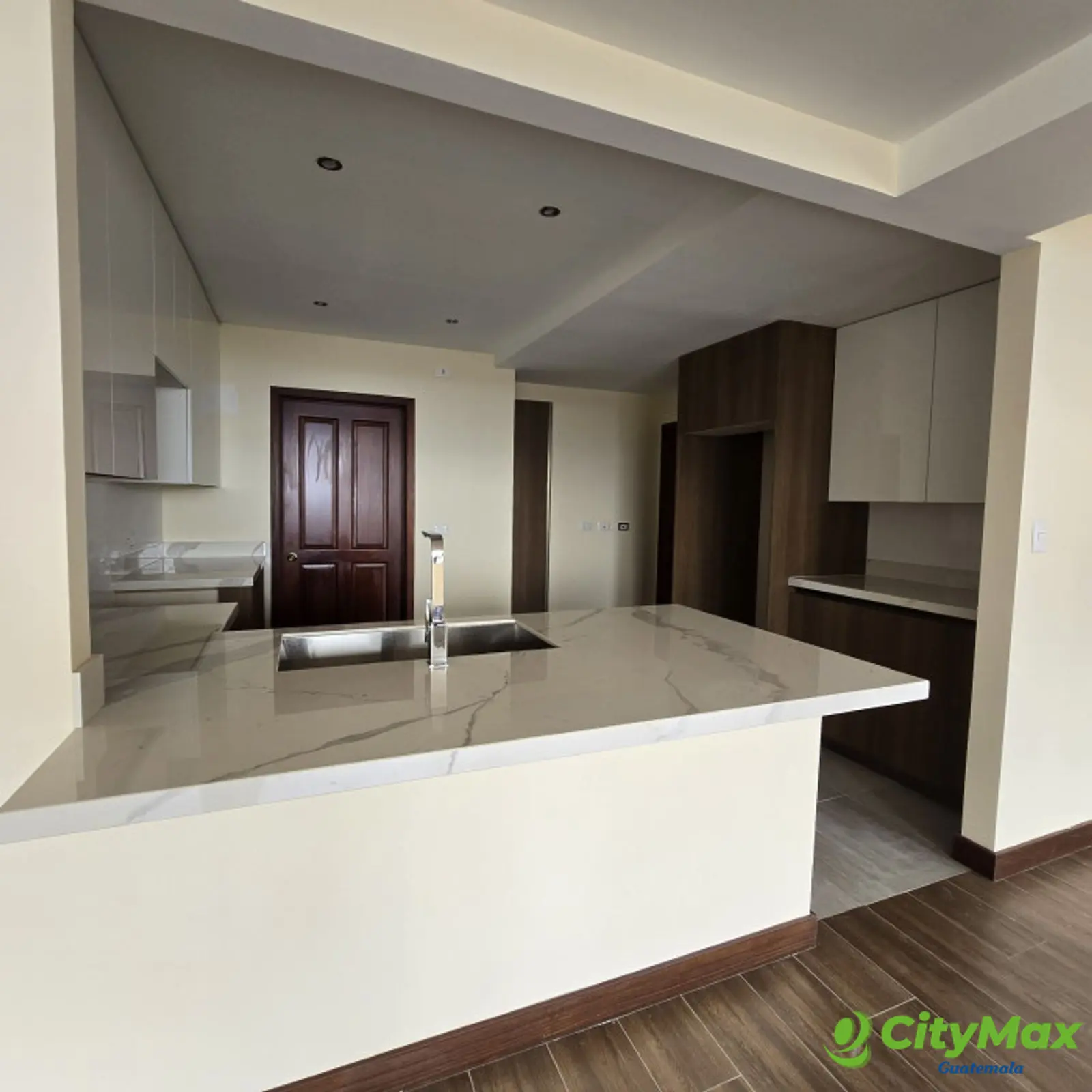 En Venta Apartamento en Zona 10 REMODELADO  - foto 9