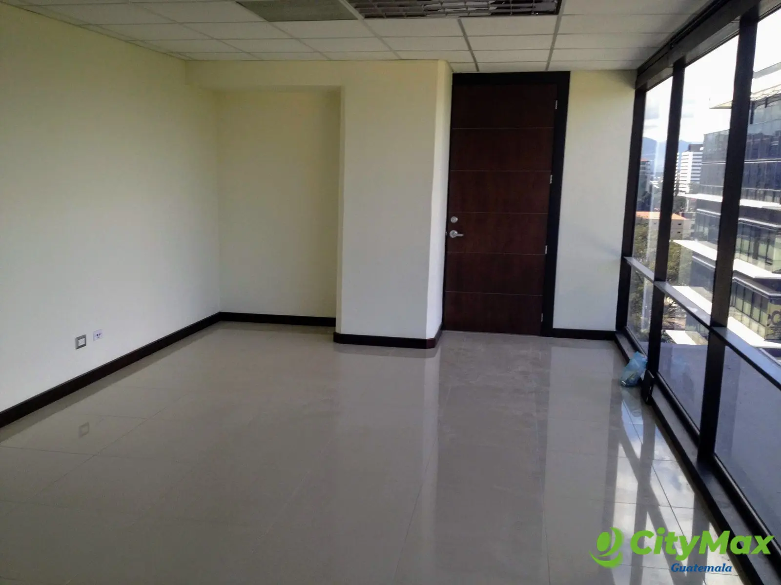 Oficina en venta inversion zona 10 Guatemala - foto 2
