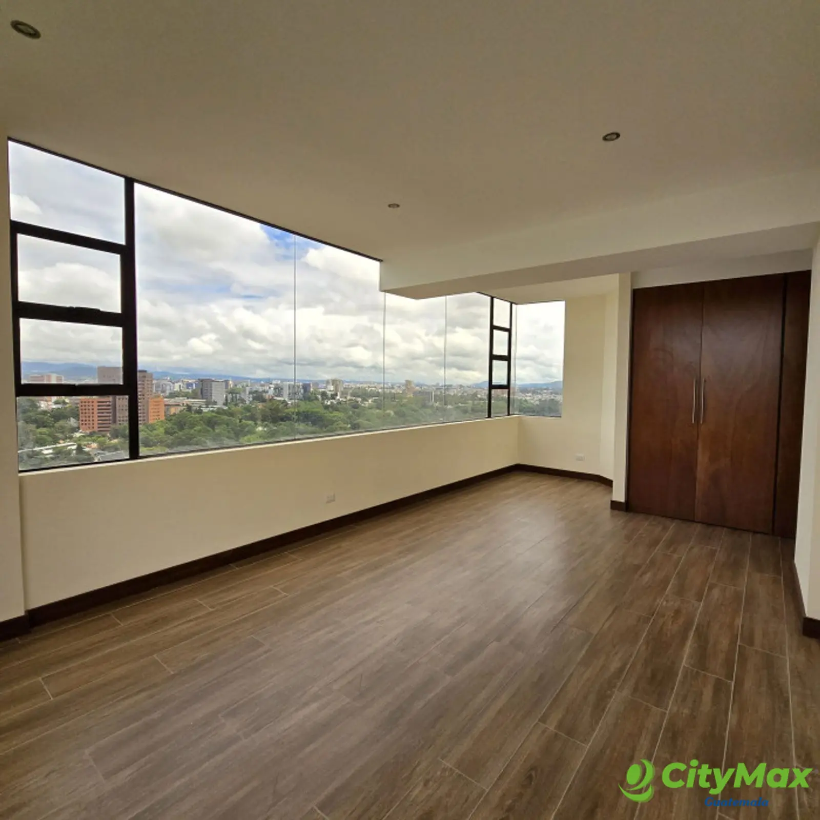 En Venta Apartamento en Zona 10 REMODELADO  - foto 18