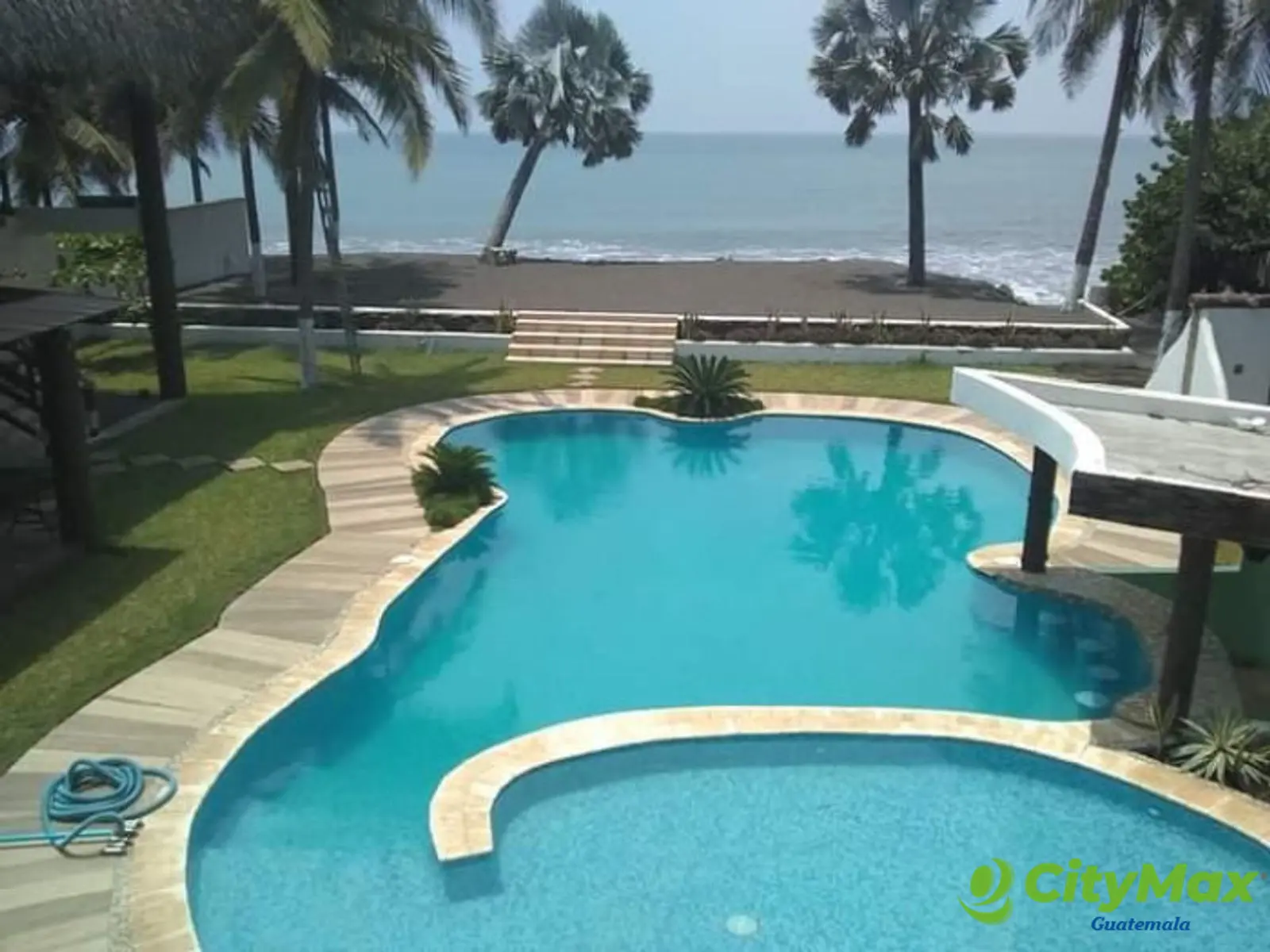 Casa y Terreno en Venta frente a la playa en Monterrico - foto 3