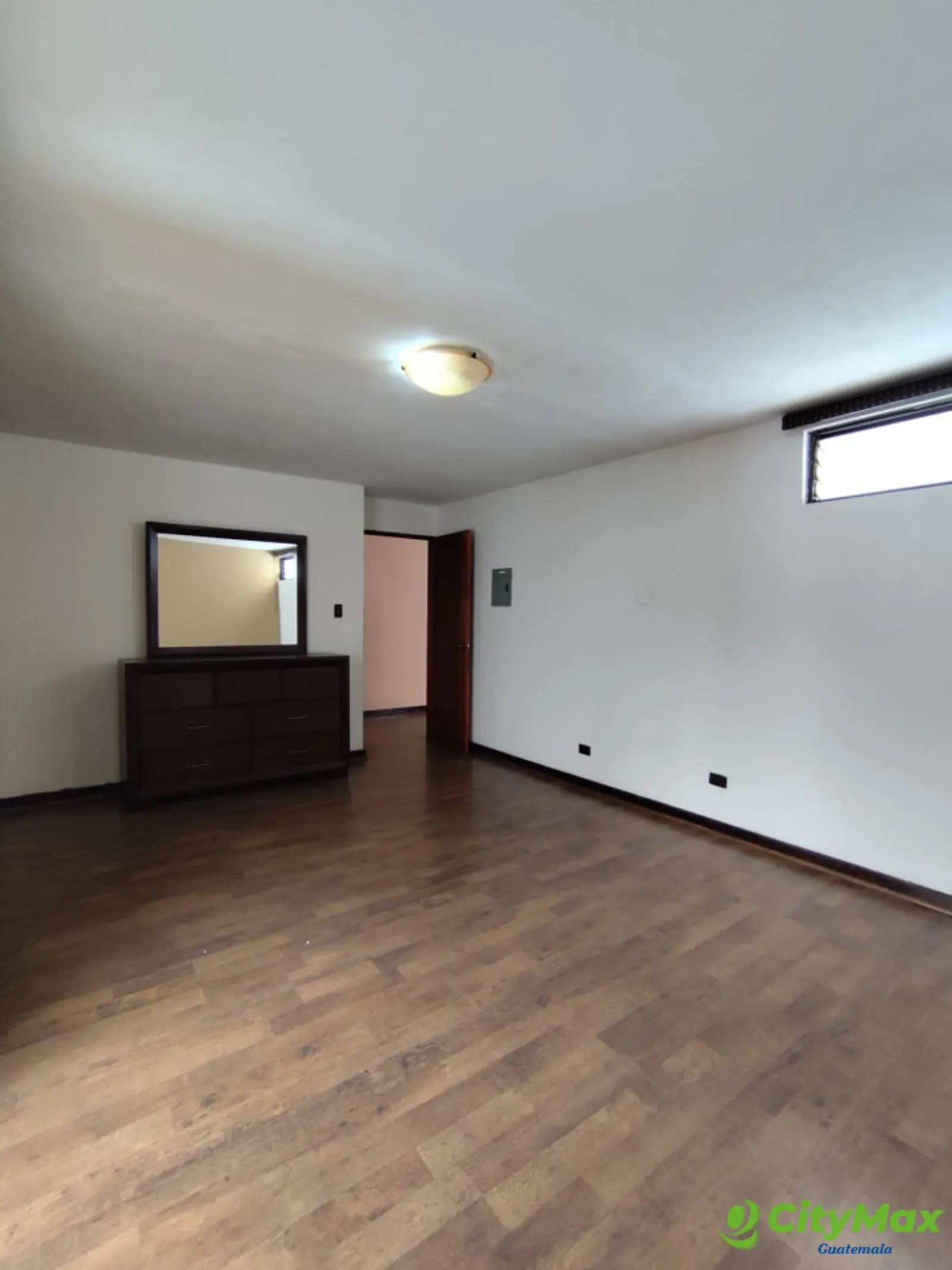 Casa en Renta en Bulevar San Cristóbal Zona 8 de Mixco - foto 22