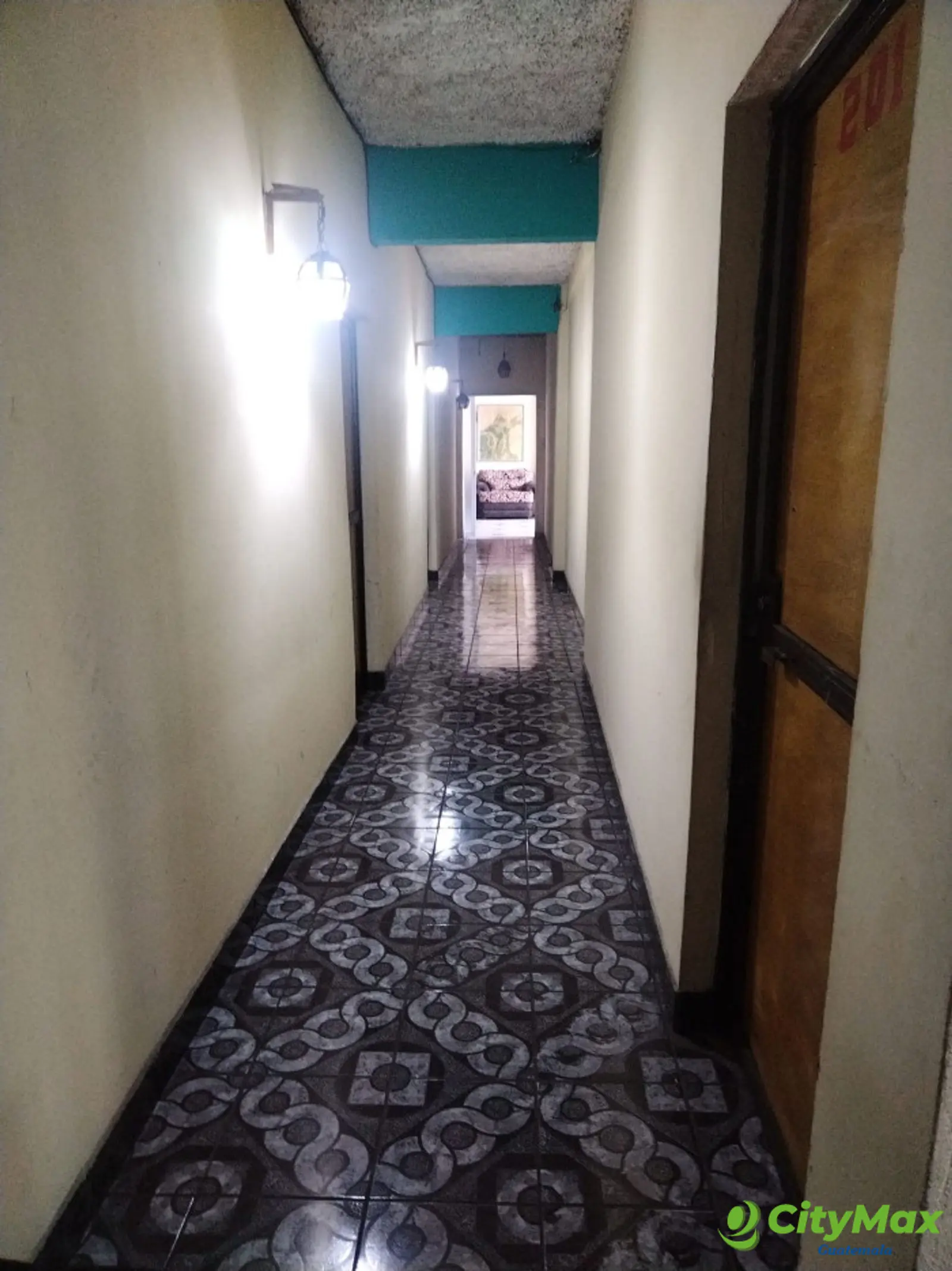 Plaza comercial en venta zona 18 Guatemala - foto 3