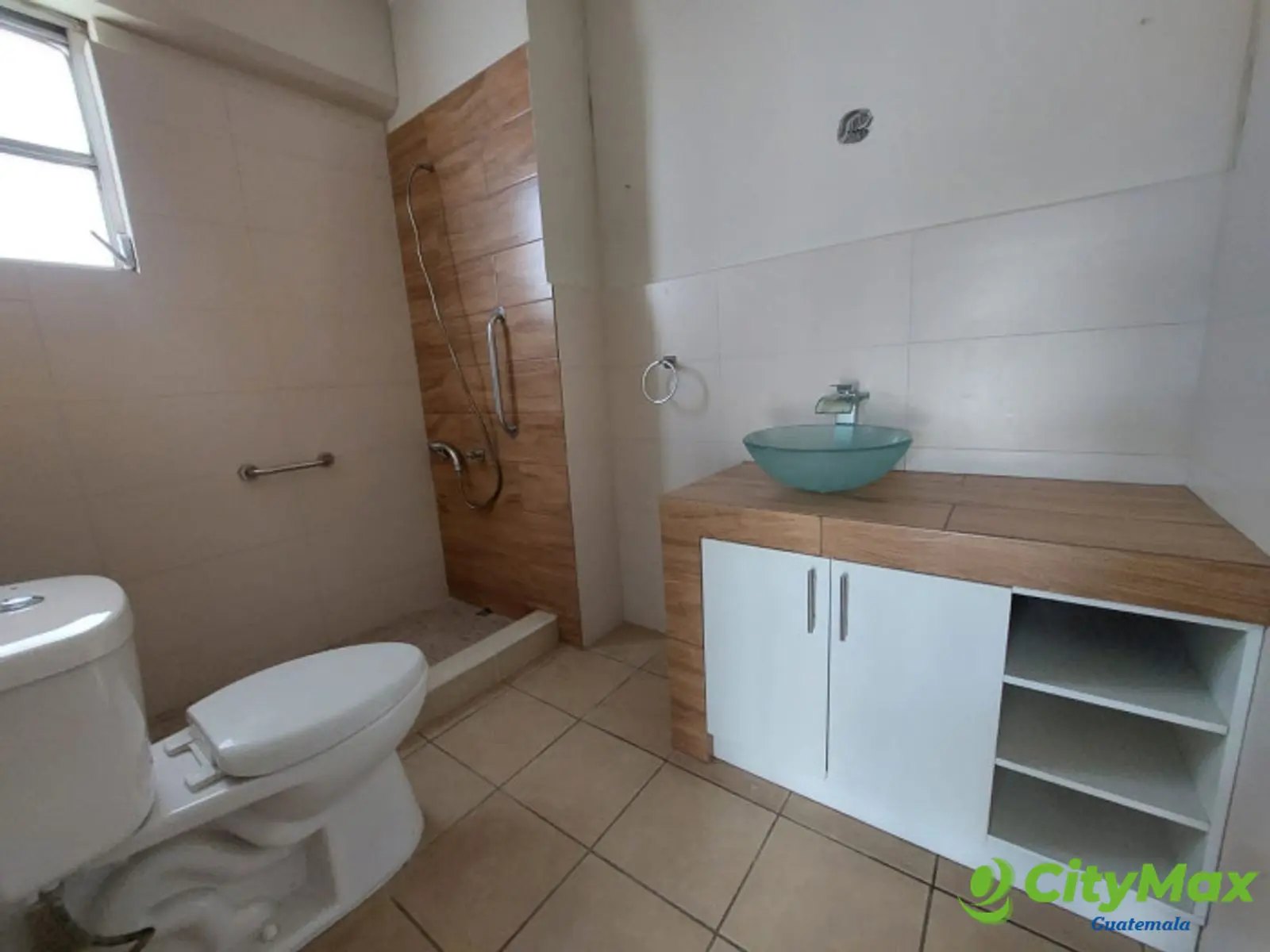 Amplio Apartamento en Renta en Zona 15,  3 habitaciones - foto 3