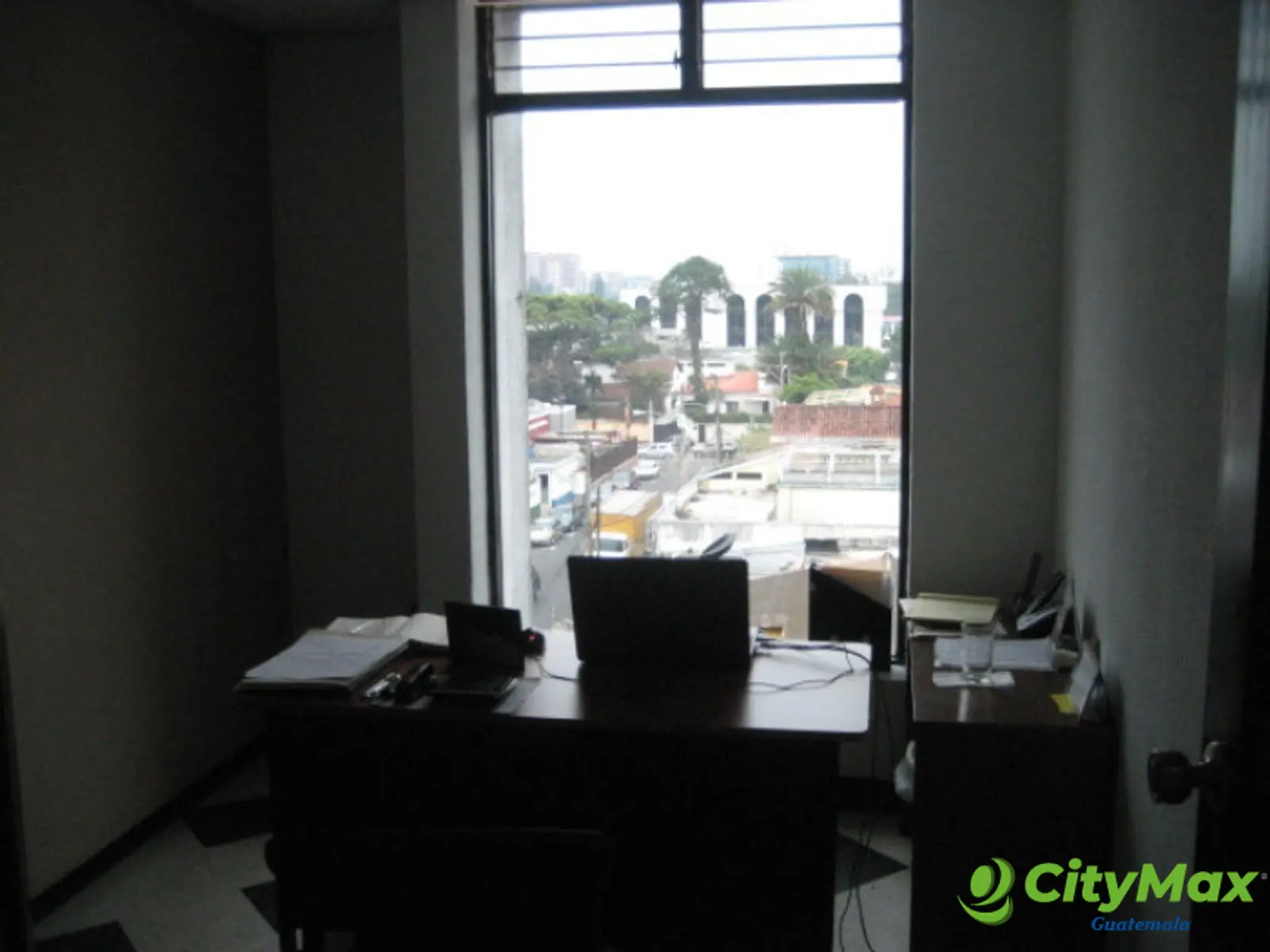 Oficina en venta cerca de calle MONTUFAR zona 9 - foto 2