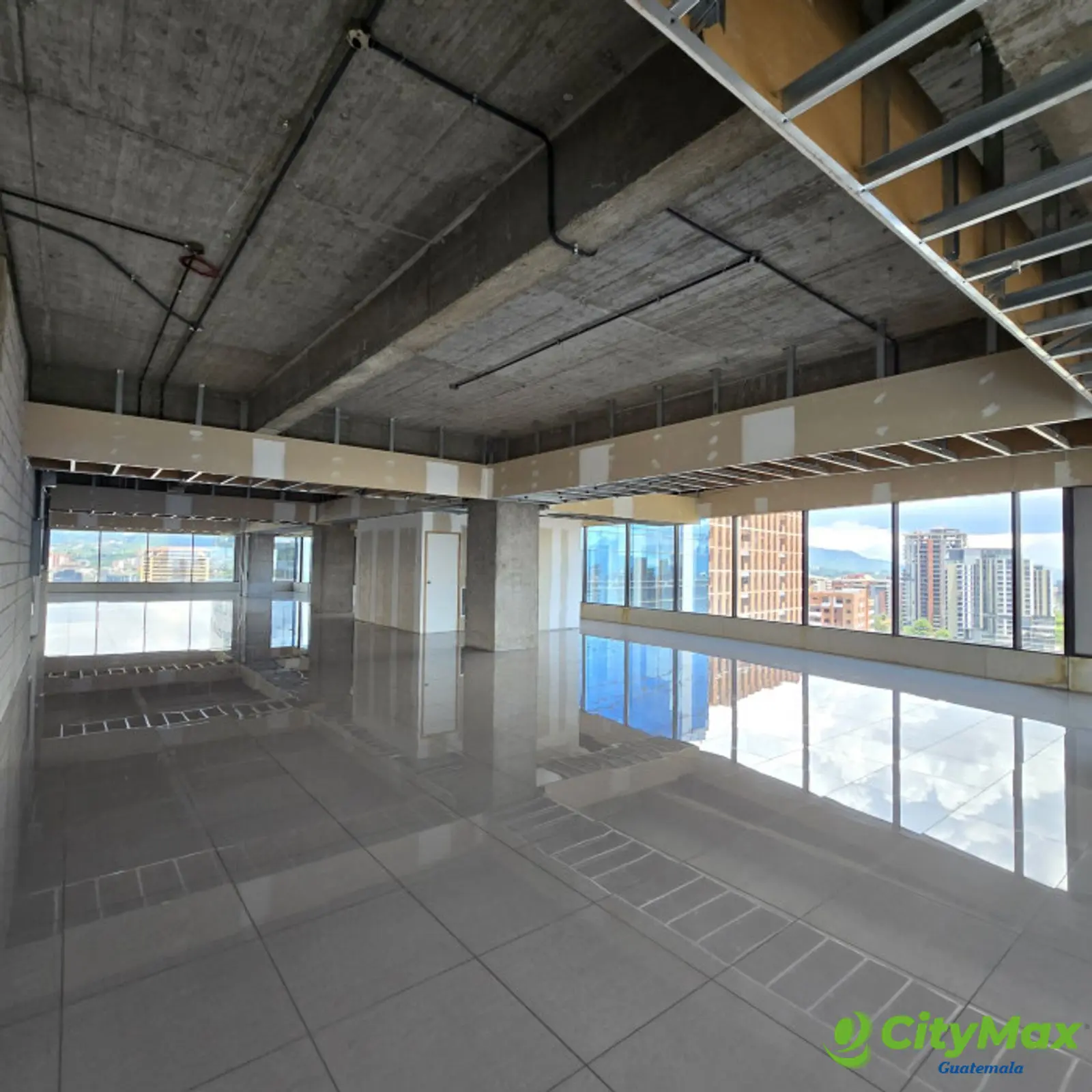 En venta oficinas en la Zona 10 Interamericas - foto 9
