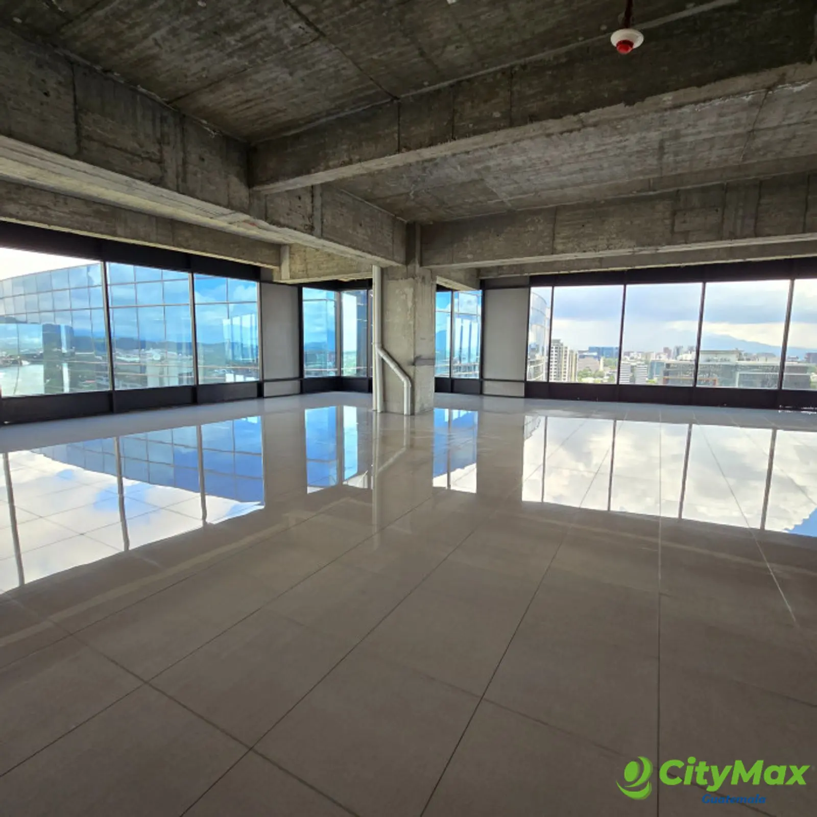 En venta o Renta Oficina de 500m2 en zona 10 Guatemala - foto 13