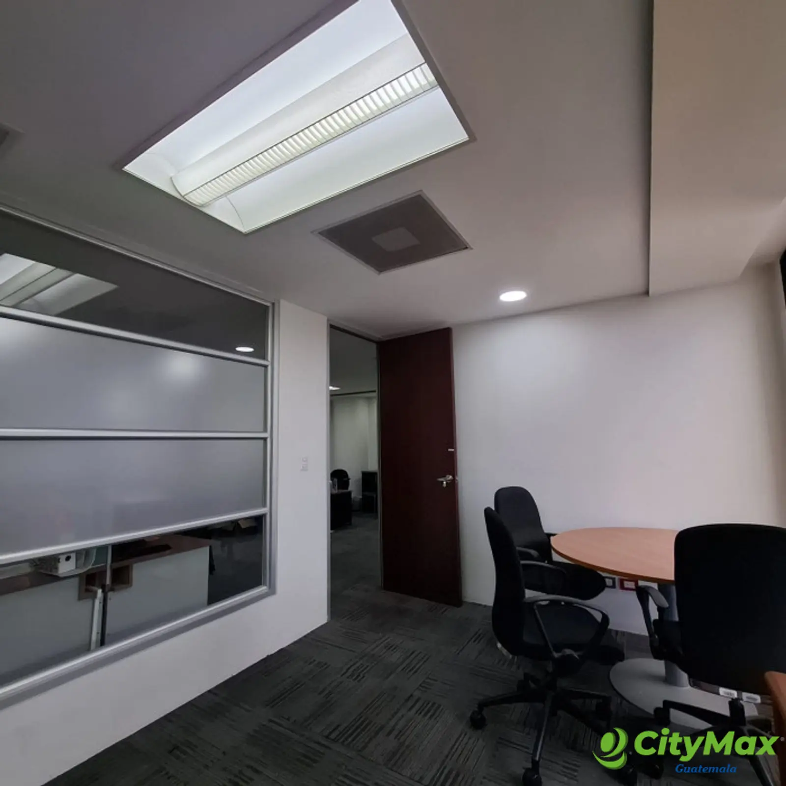 Oficina para inversión en venta en zona 10 Medio nivel - foto 6