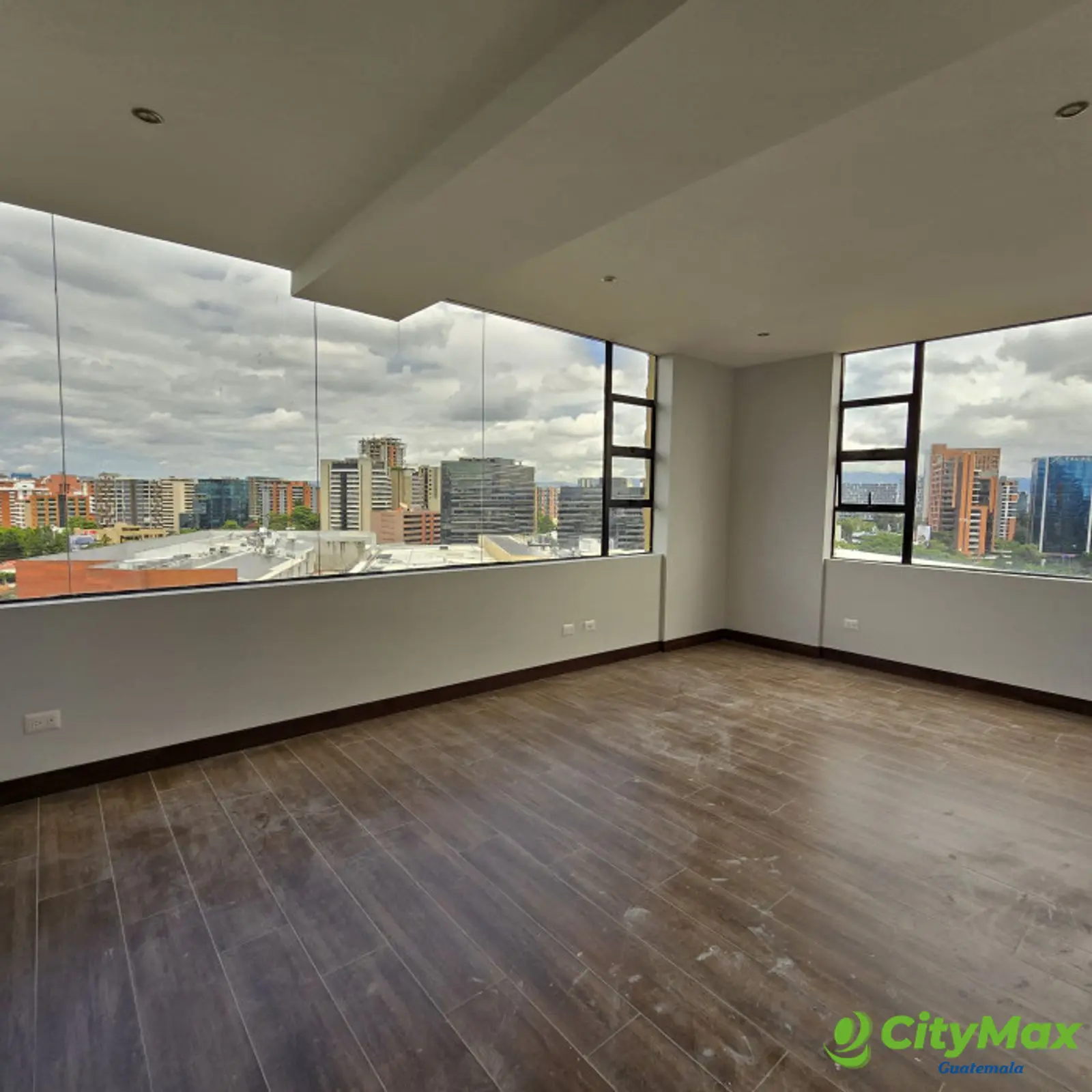 Apartamento en Zona 10 en venta REMODELADO - foto 5