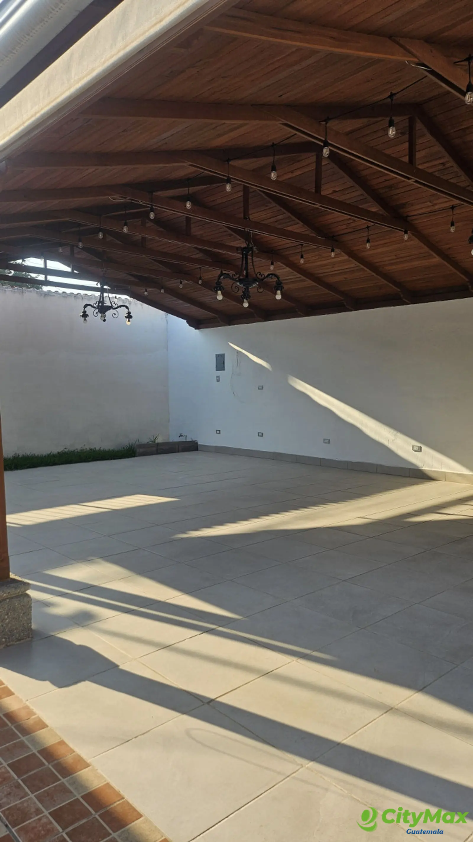 Local Comercial en Renta en Pinares San Cristóbal Guate - foto 2