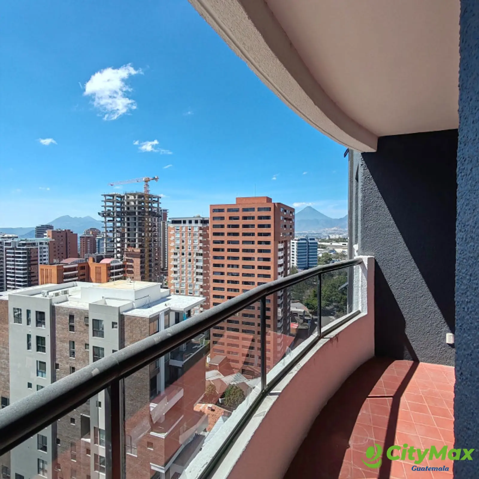 En Alquiler Apartamento Amueblado con 273m2 en Zona 14 - foto 3