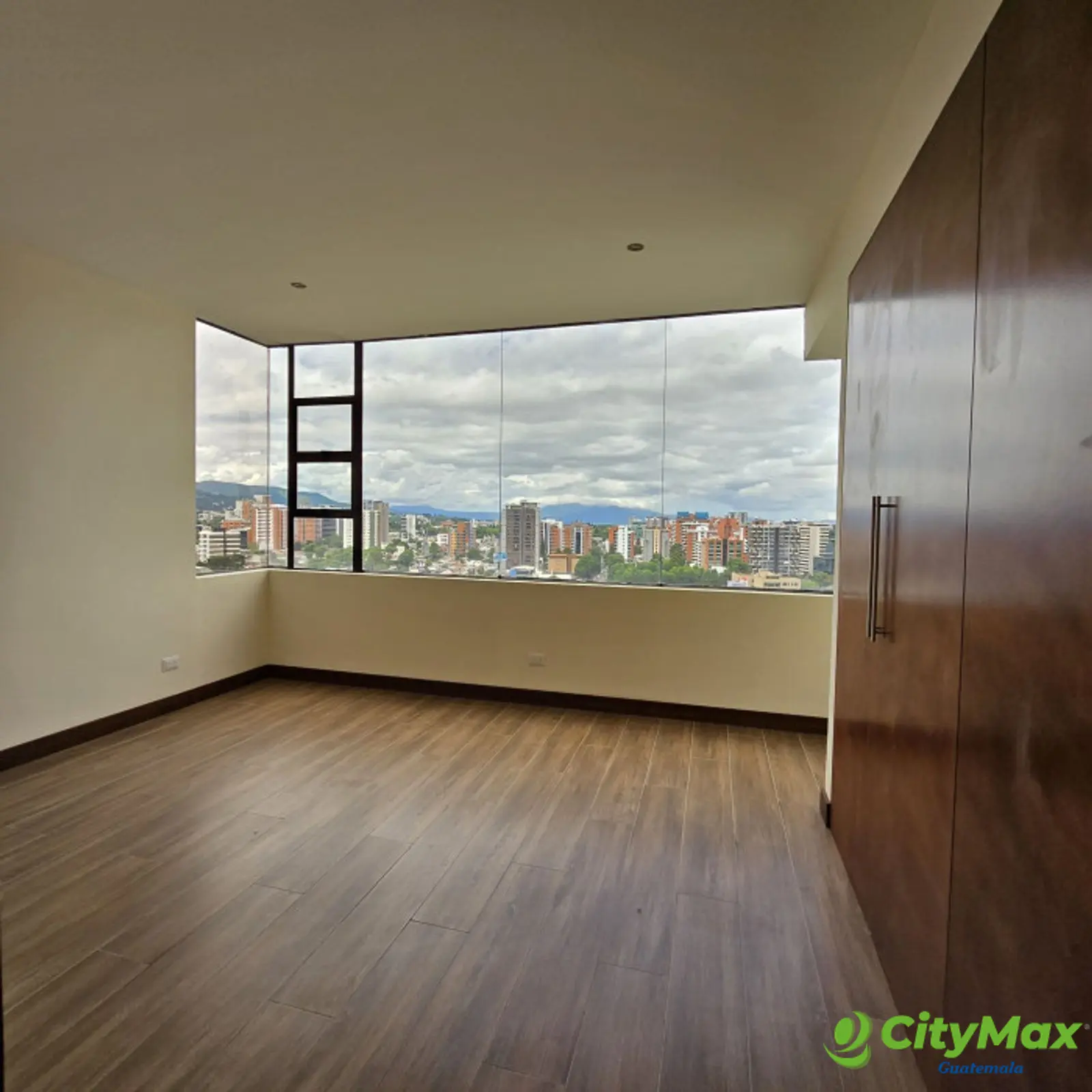 En Venta Apartamento en Zona 10 REMODELADO  - foto 21