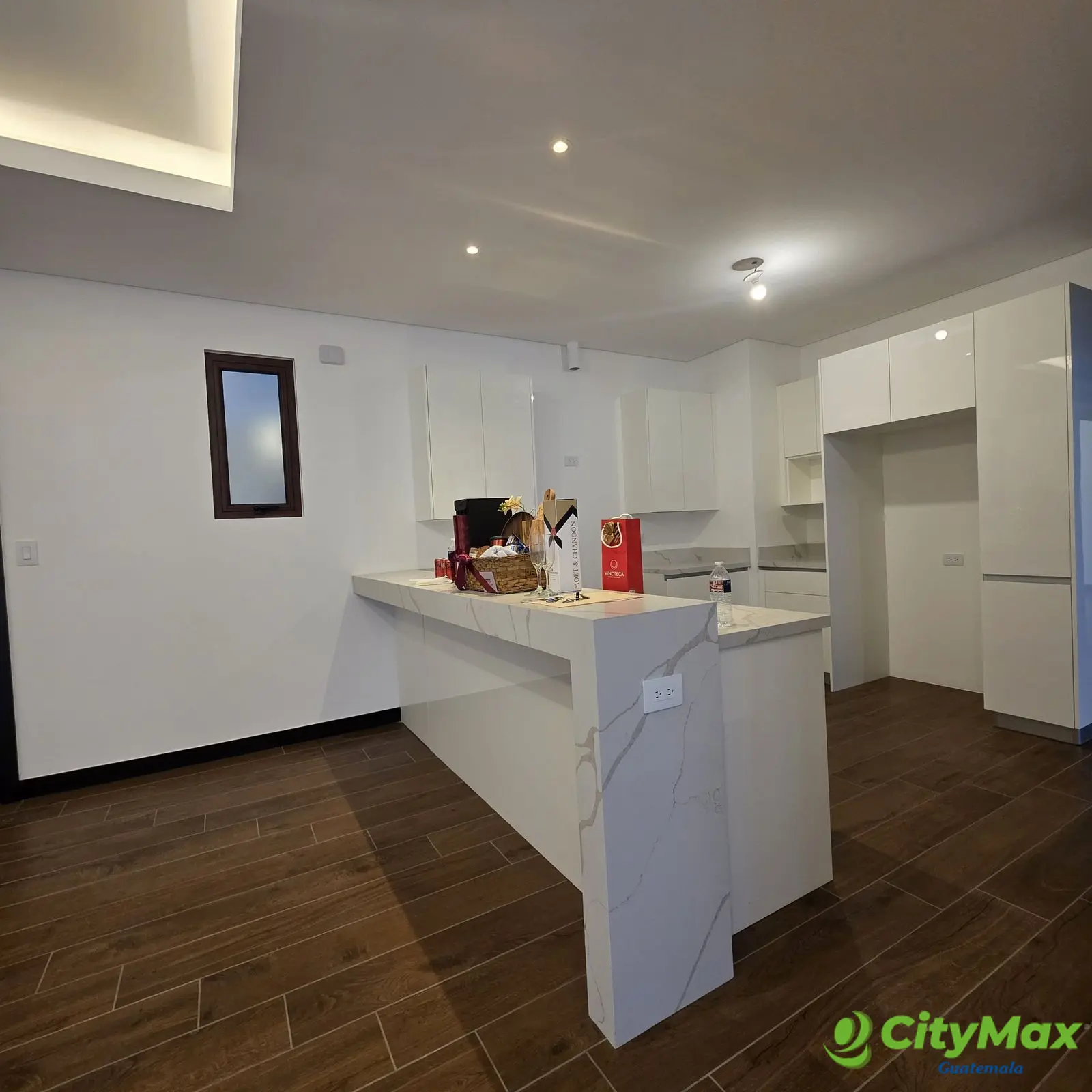 En Venta apartamento Zona 16 Lirios de Cayala - foto 3