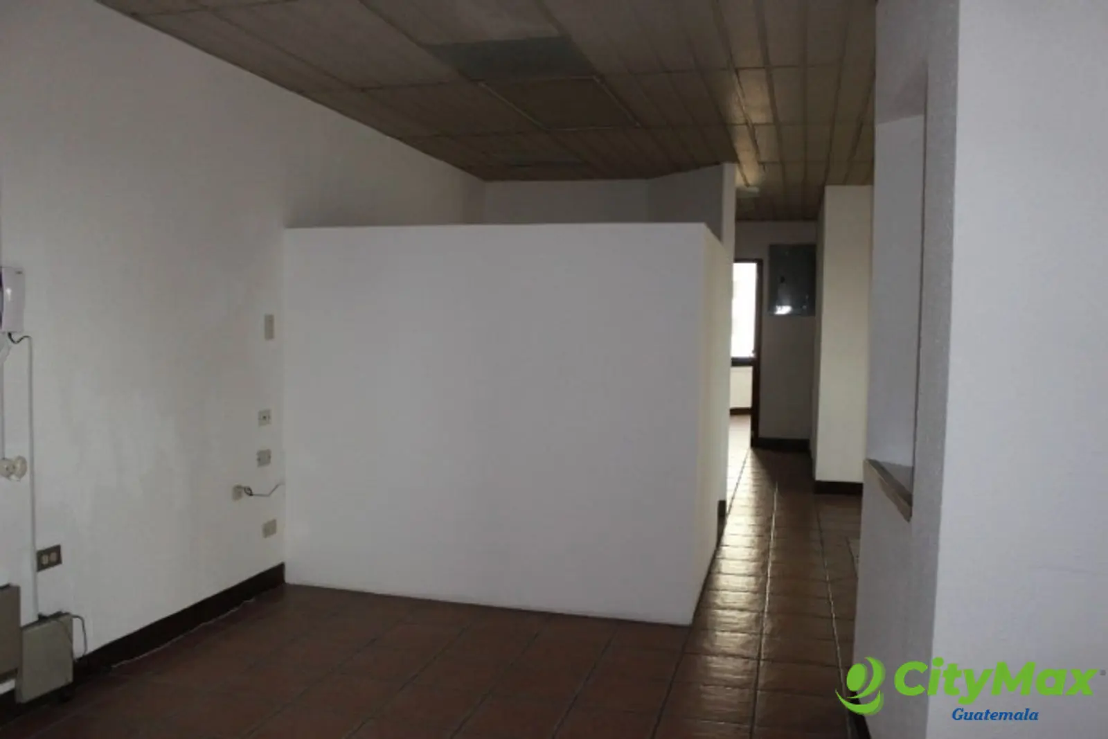 En Alquiler oficina tabicada en zona 10 Guatemala - foto 11