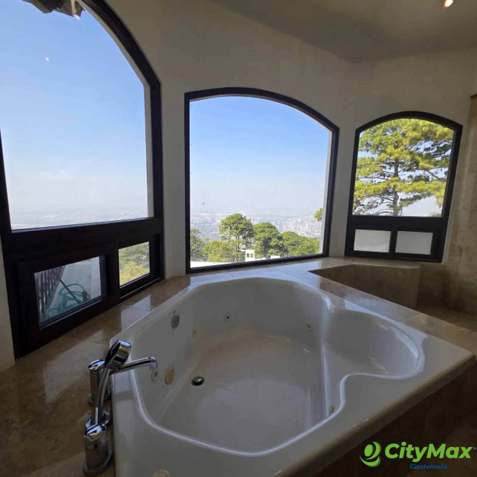 Lujosa casa en venta en Montebello CES Guatemala - foto 28