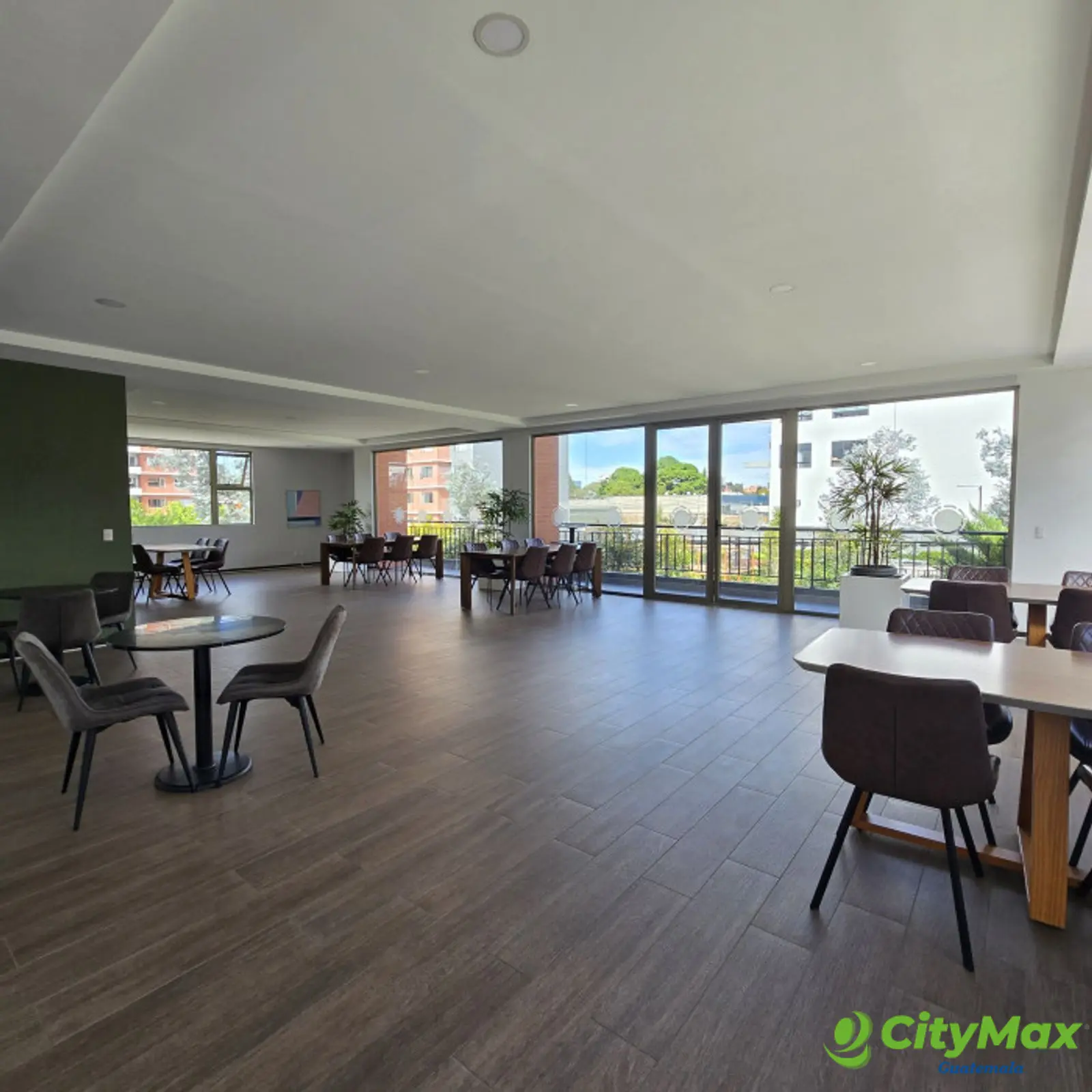 Apartamento con habitación servicio en Venta Zona 14 - foto 11