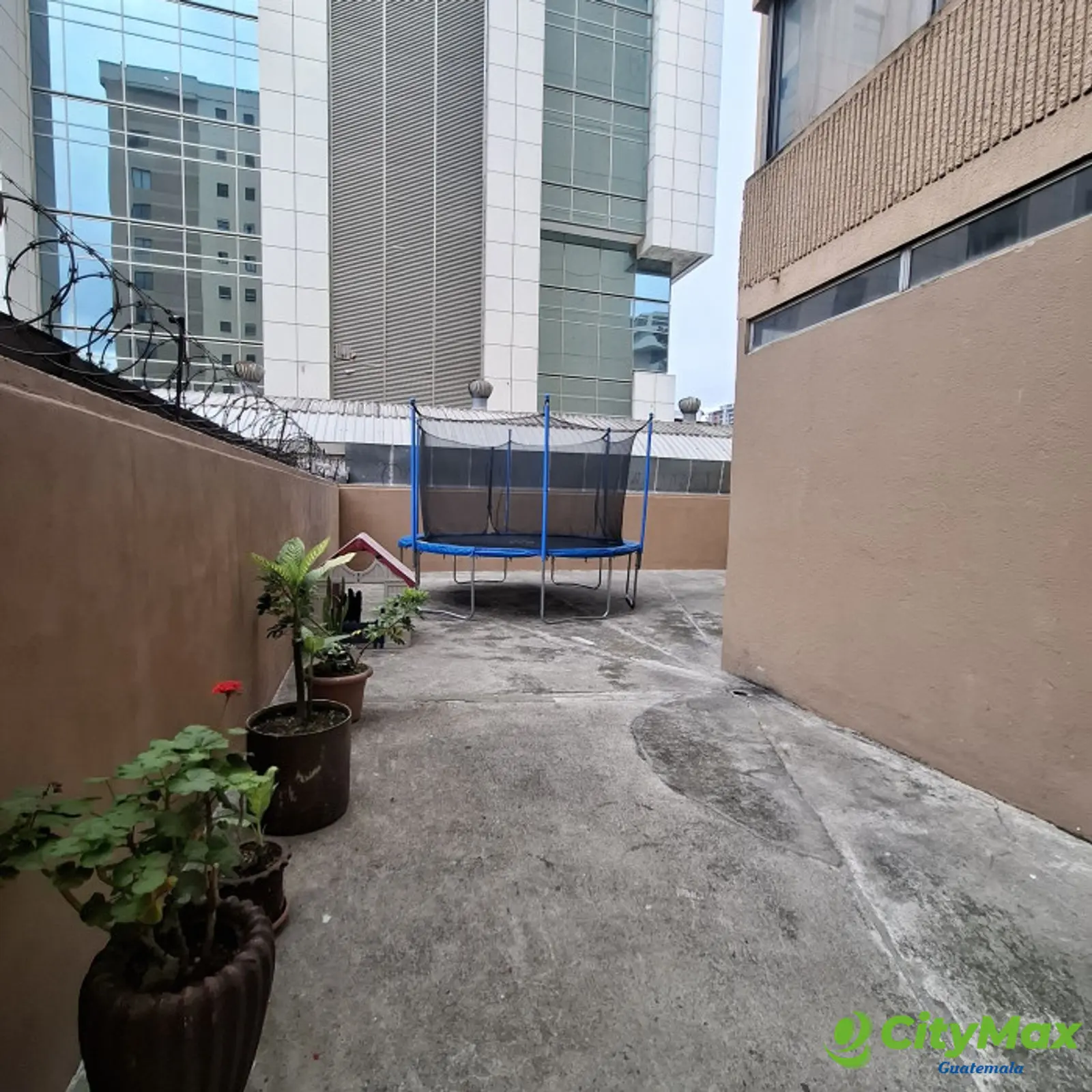 Apartamento- estudio amueblado en alquiler en Zona 10  - foto 11