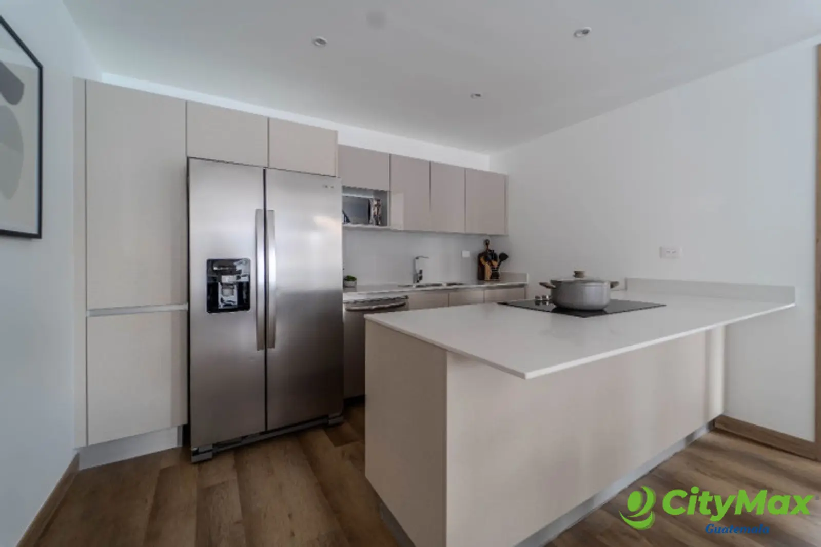 En venta apartamento con jardin en zona 15 Guatemala - foto 4