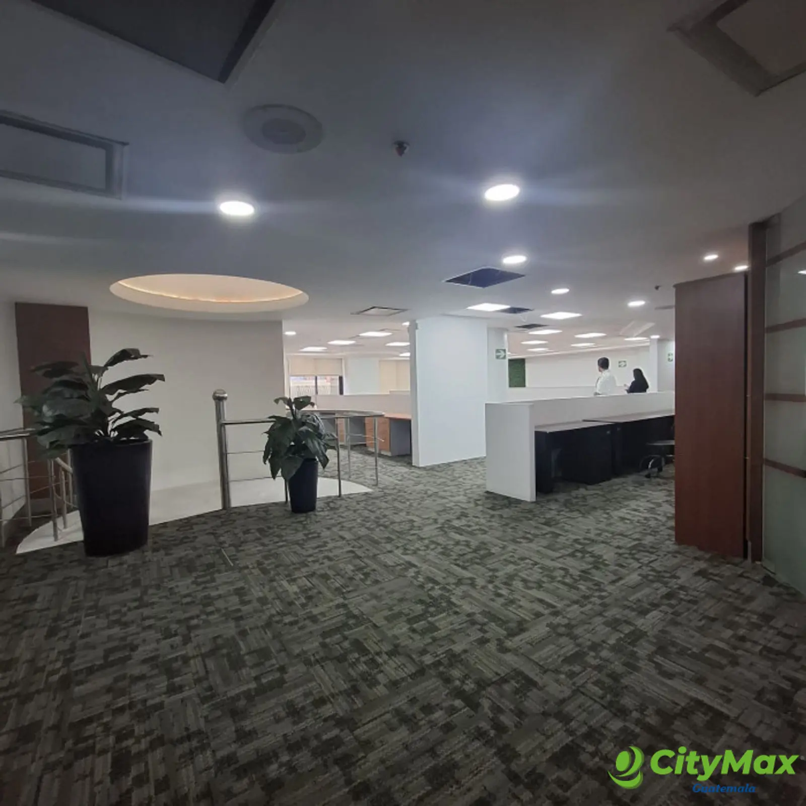 Oficina en venta en zona 10 Medio nivel Para inversión  - foto 3
