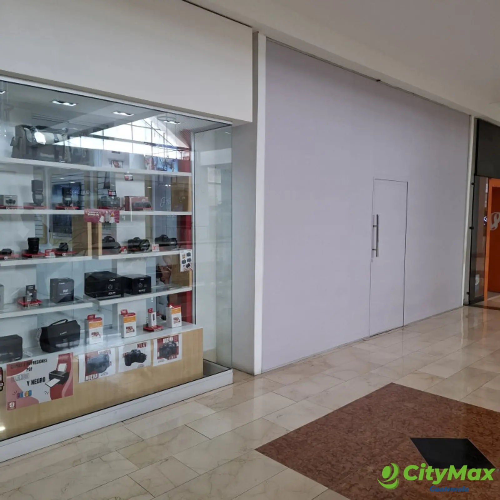 Local en renta en Centro Comercial La Pradera Zona 10 - foto 9