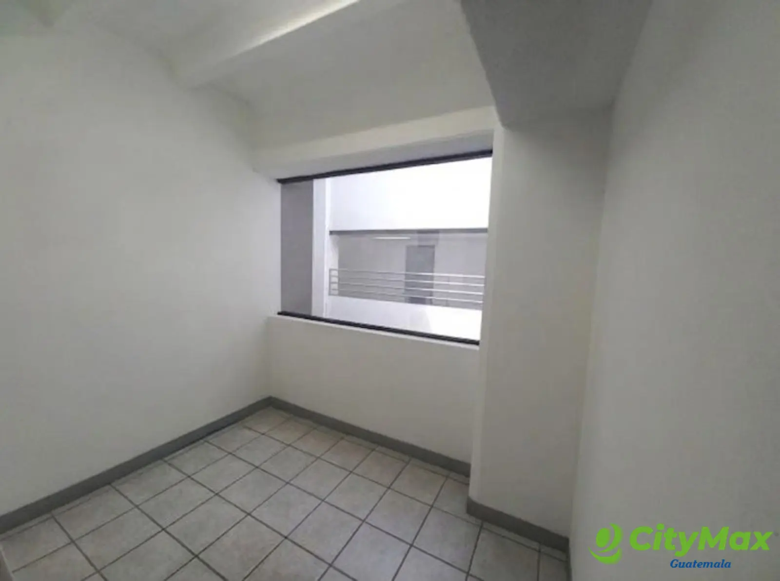 Oficina venta con 2 parqueos 20 calle Zona 10 - foto 7