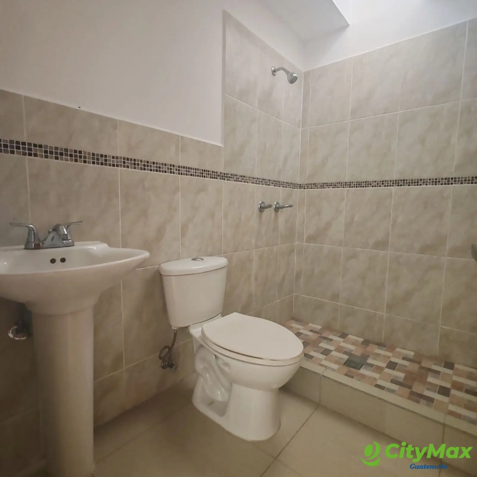 Casa en Venta Hacienda Real zona 16 Para inversión  - foto 10