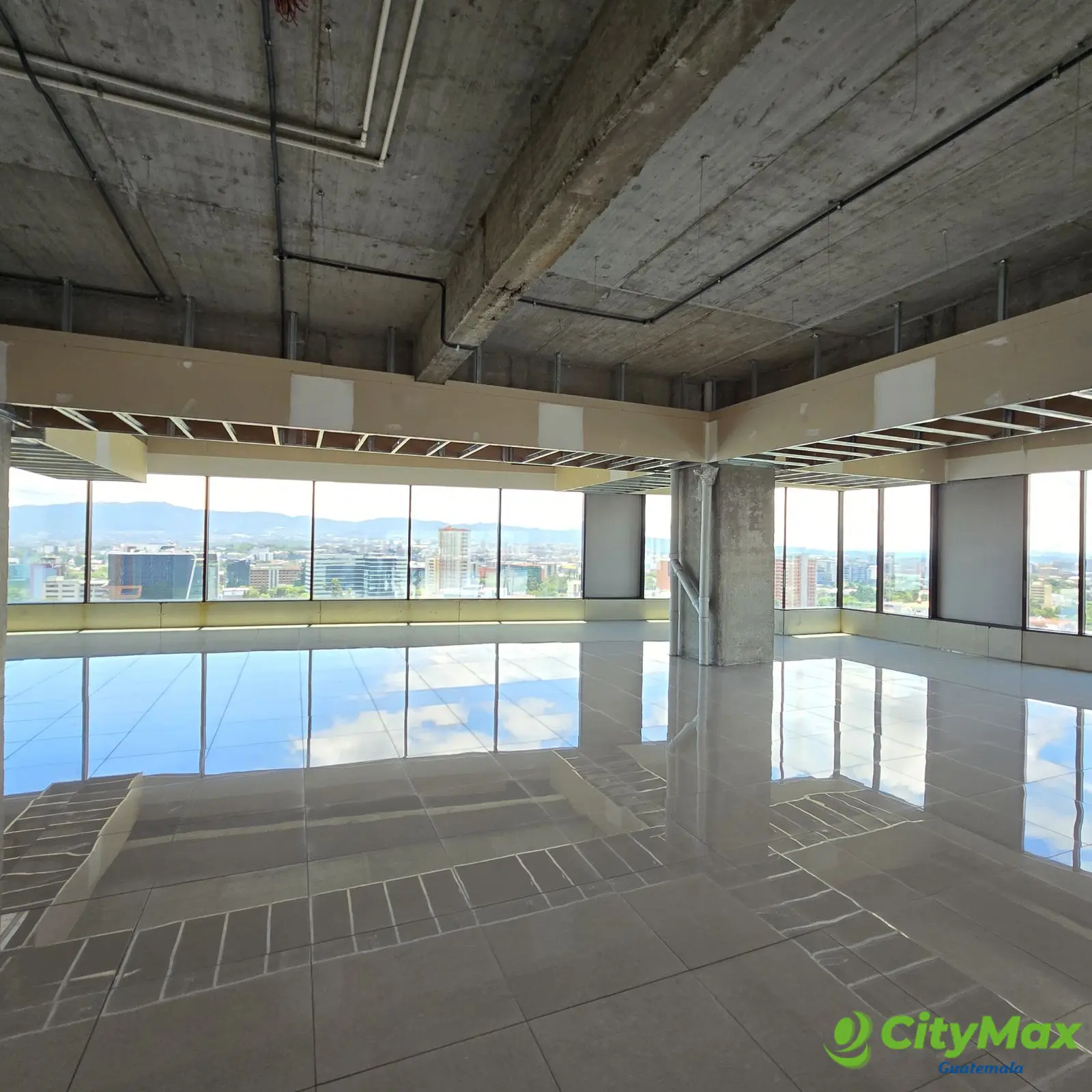 En venta oficinas en la Zona 10 Interamericas - foto 2