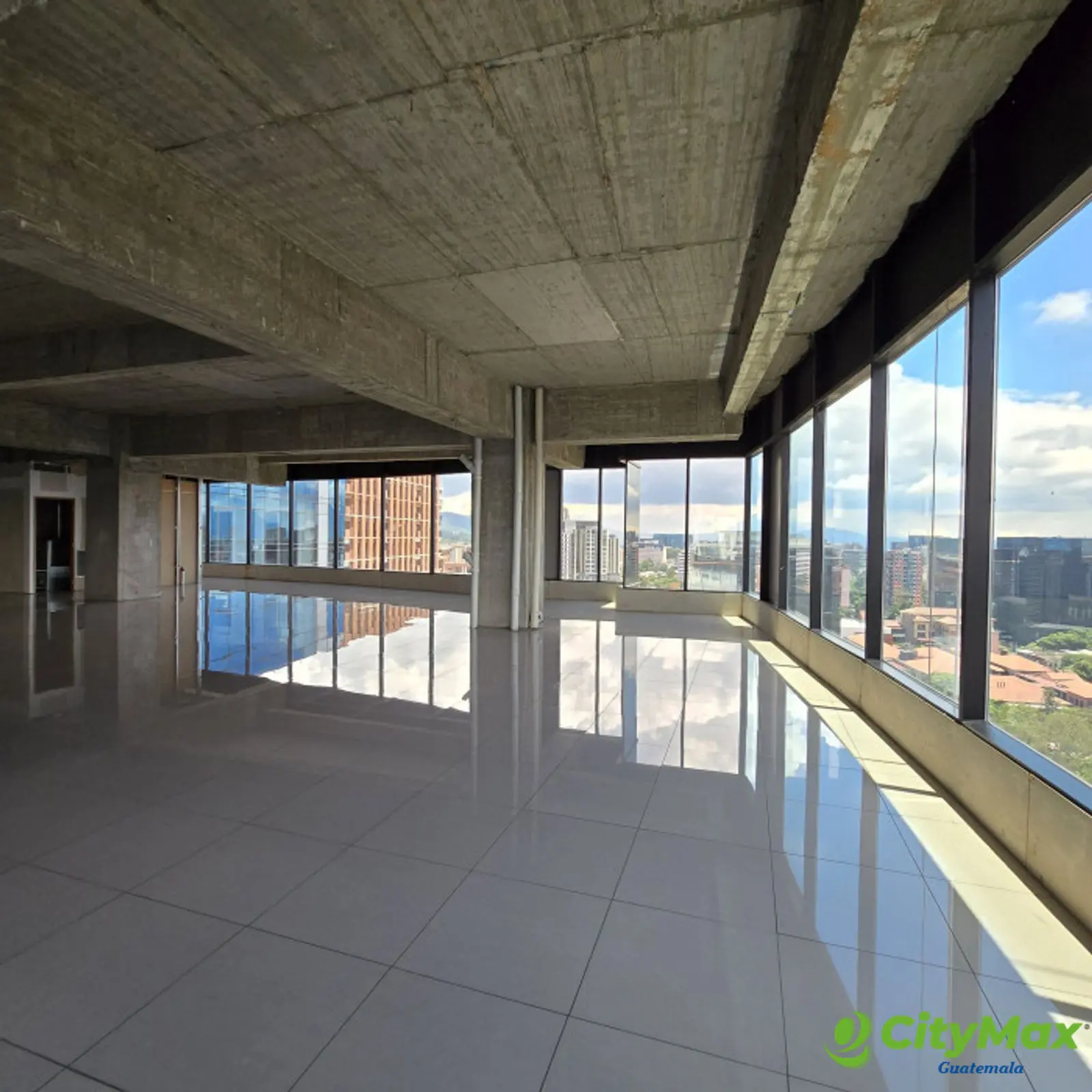 En venta oficinas en Zona 10 Diagonal 6 Guatemala - foto 7