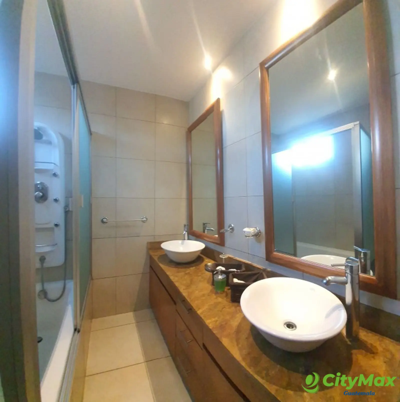 En Renta y Venta Apartamento cercano a Zona 15 - 20221031_103225.jpg
