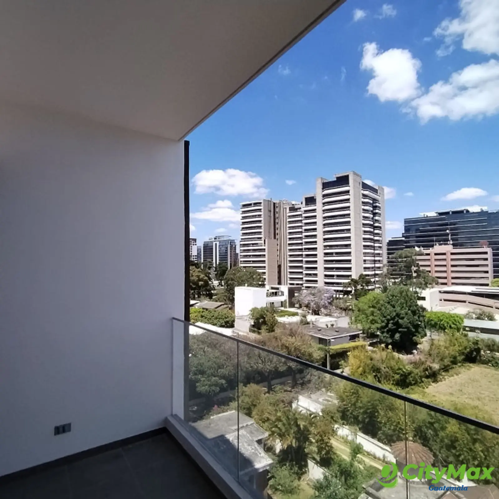 Apartamento Amueblado en Venta o Renta en la Zona 10 - foto 18