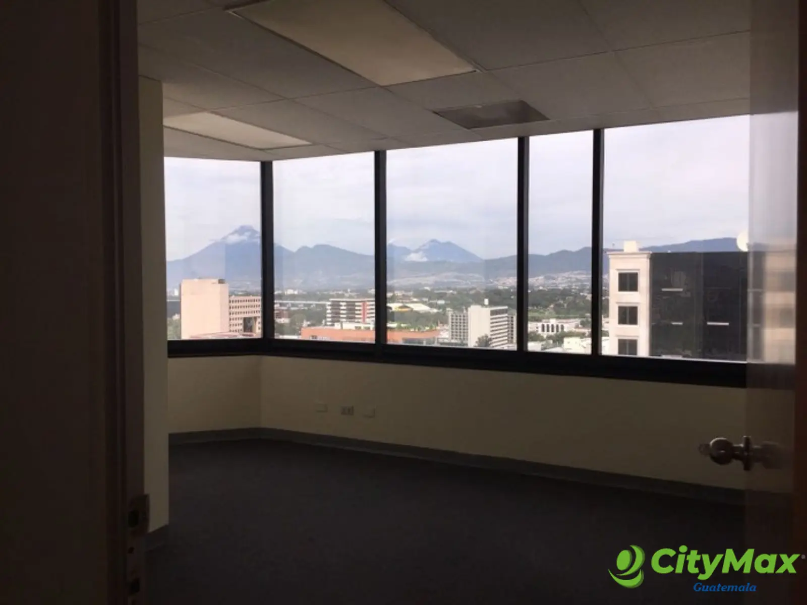 Oficina en Penthouse en Renta Zona 10 - foto 8