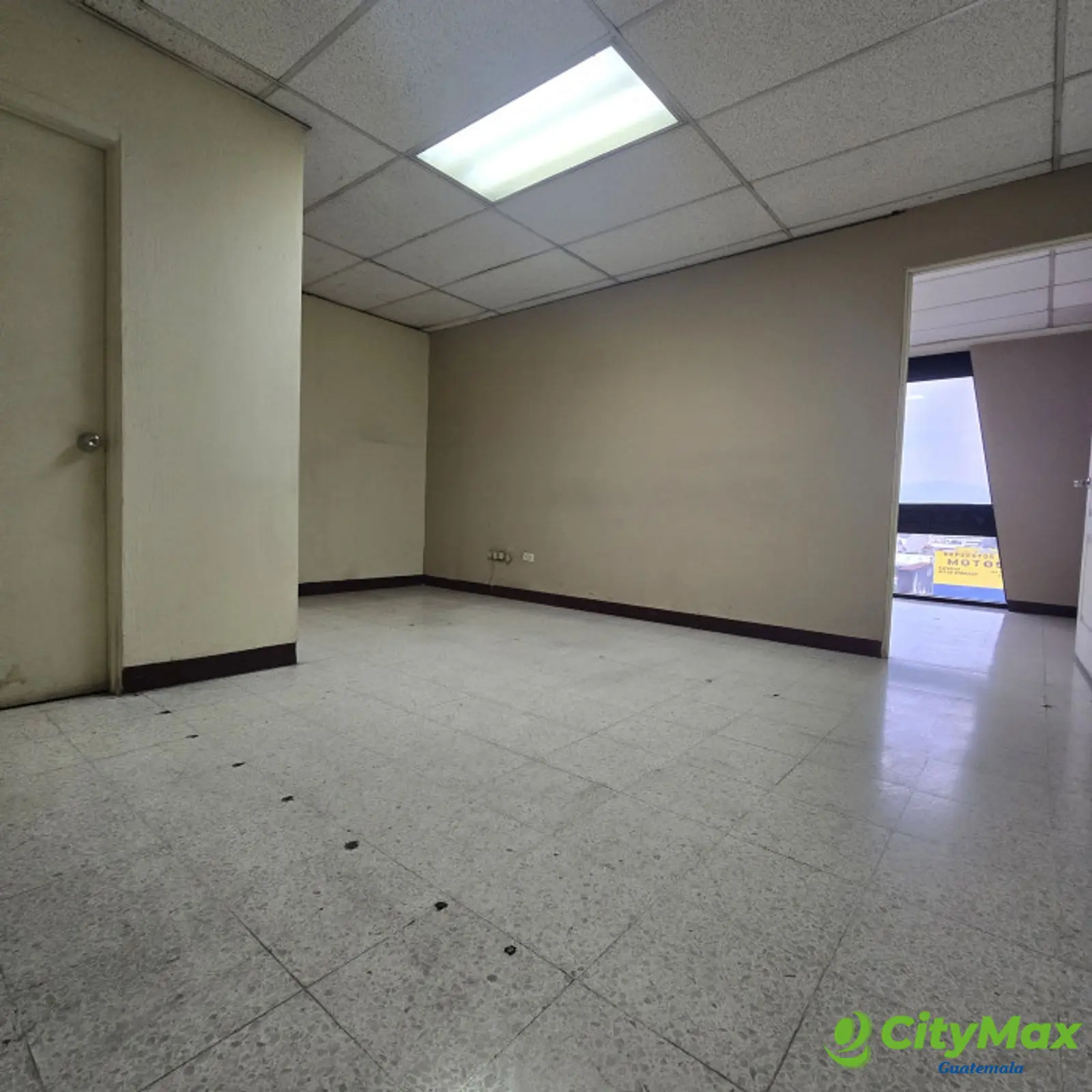 Oficina de 100m2 en renta en la zona 9 Guatemala - foto 10