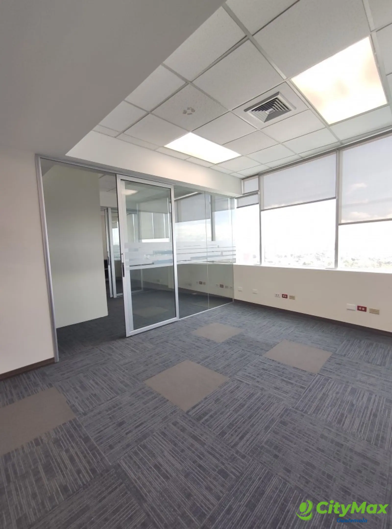 En VENTA OFICINA en Zona Pradera zona 10 Guatemala - foto 14