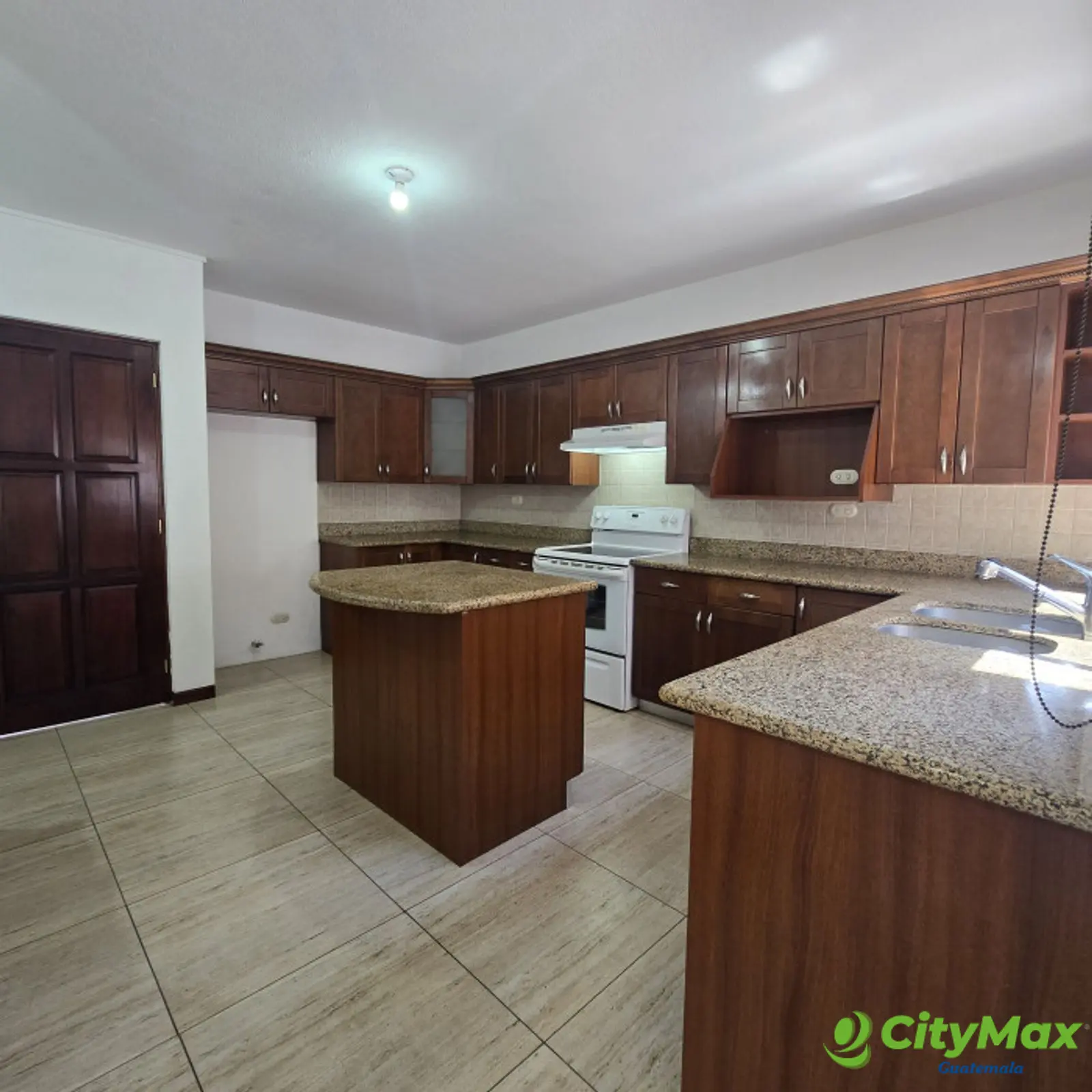 Alquiler hermosa casa en condominio en zona 10 - foto 10