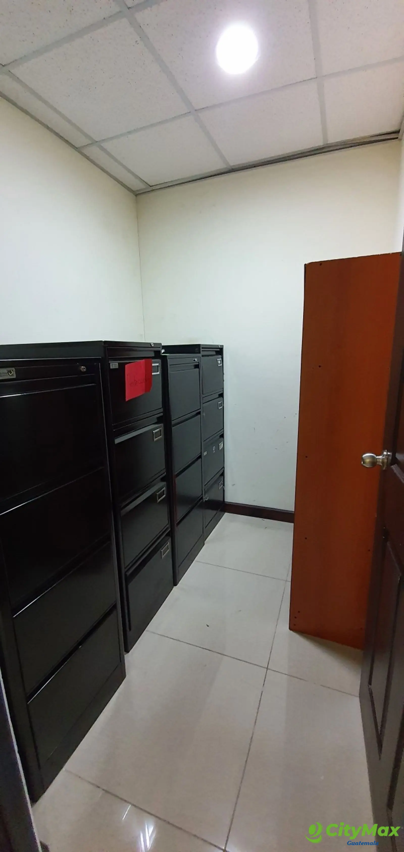 Oficinas en venta Desing Center zona 10 - foto 11