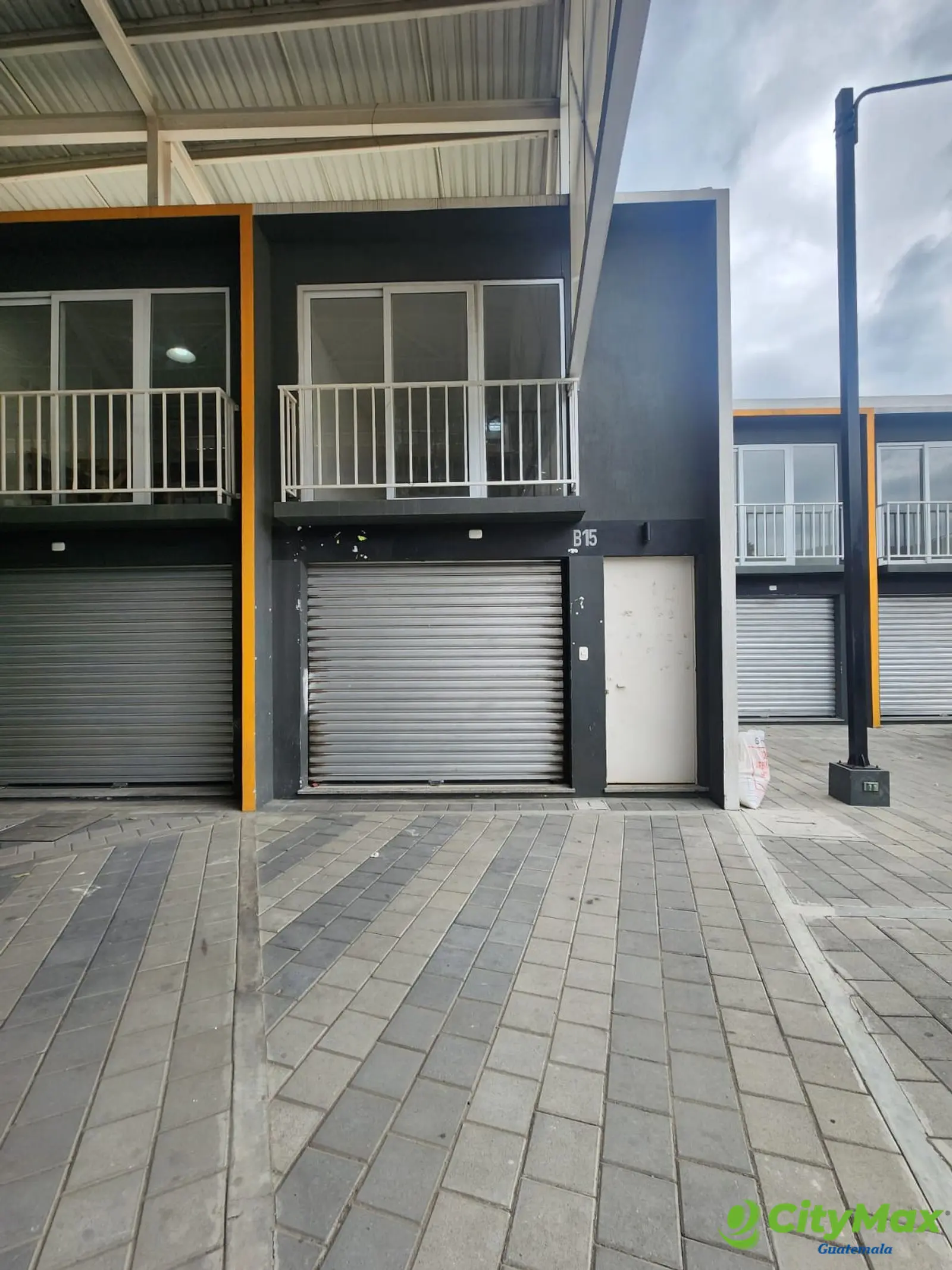 Local en renta o venta en Plaza Comercial en Amatitlán - foto 2