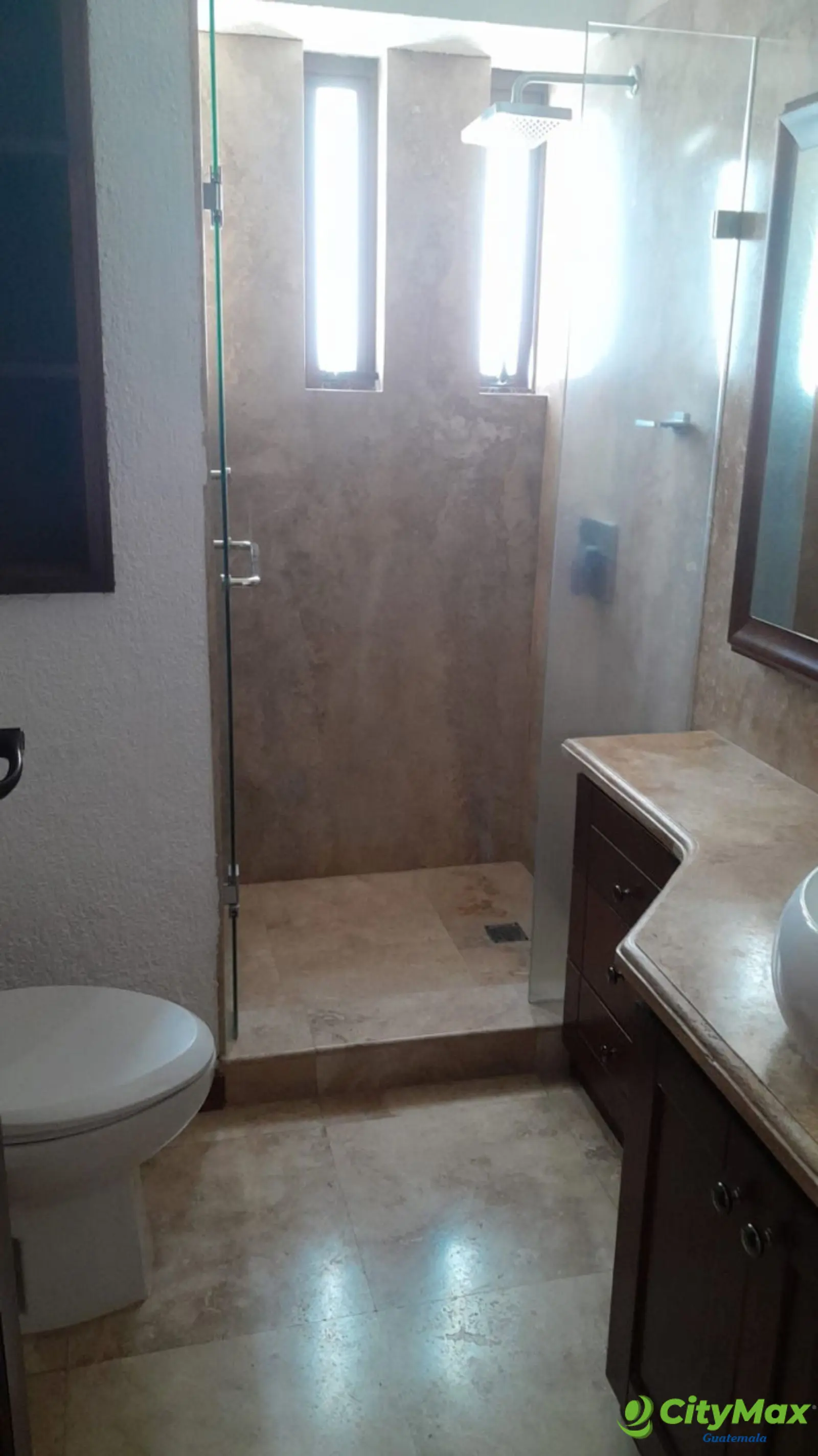 Amplio e iluminado apartamento en renta en Zona 15 - foto 13